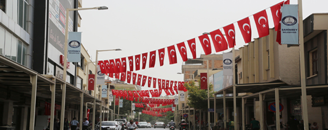 ahinbeyde Yer Gk "Krmz Beyaz"