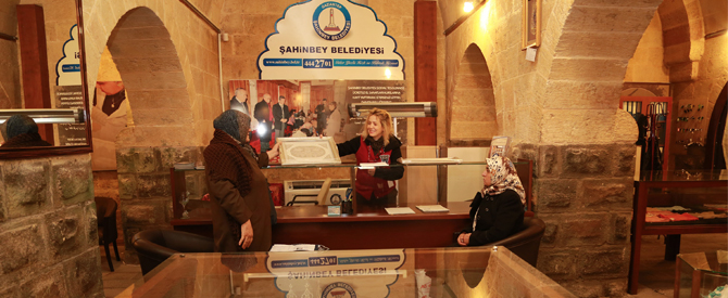 ahinbeyin Kurslar Hem retiyor Hem Kazandryor