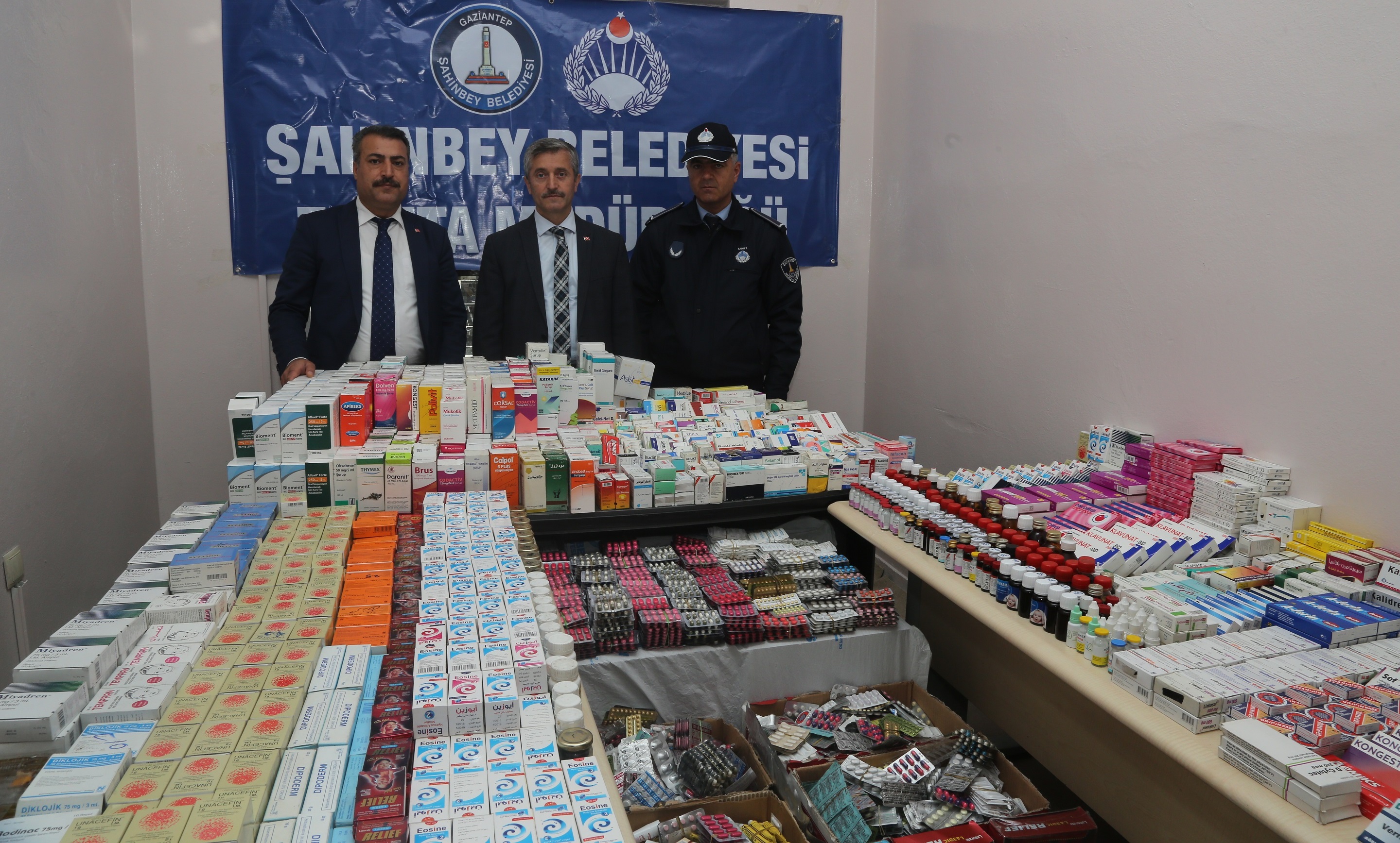 Halk�n Sa�l���n� D���n�yoruz