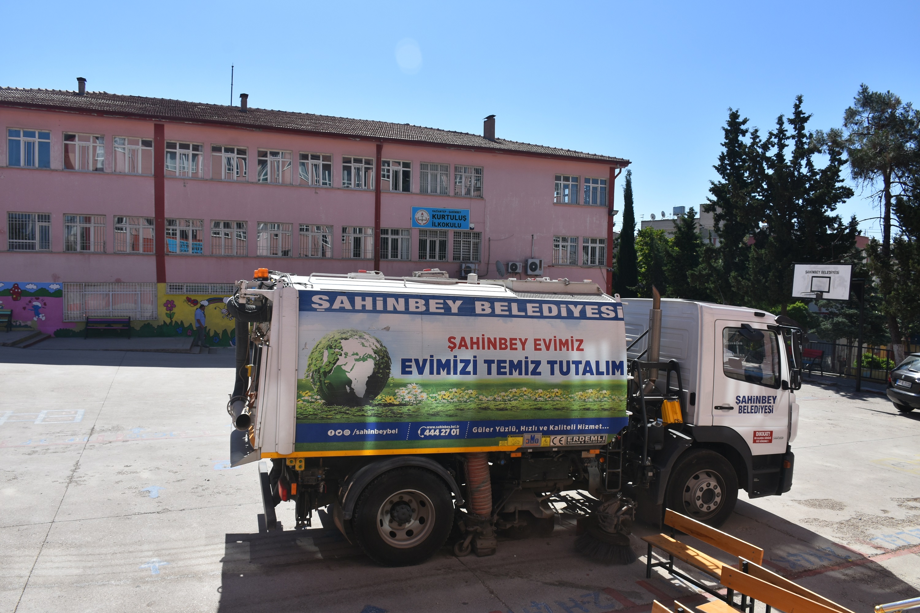 Belediyemiz Snav ncesi Okullar Dezenfekte Etti