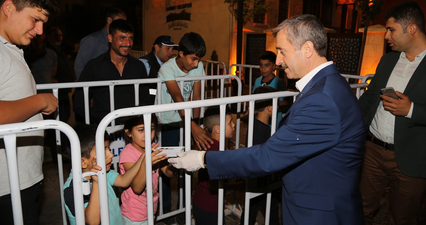 h Meydannda Kadir Gecesi Cokusu Yaand