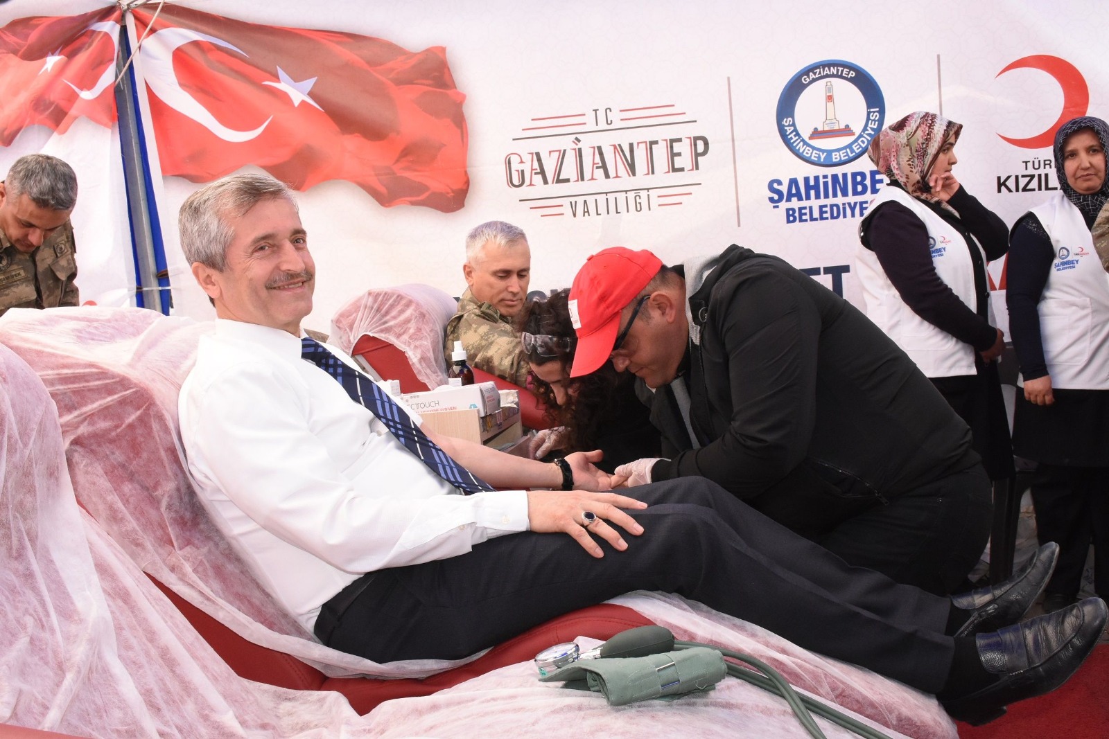 Bakanmz Tahmazolundan Kan Bana Davet