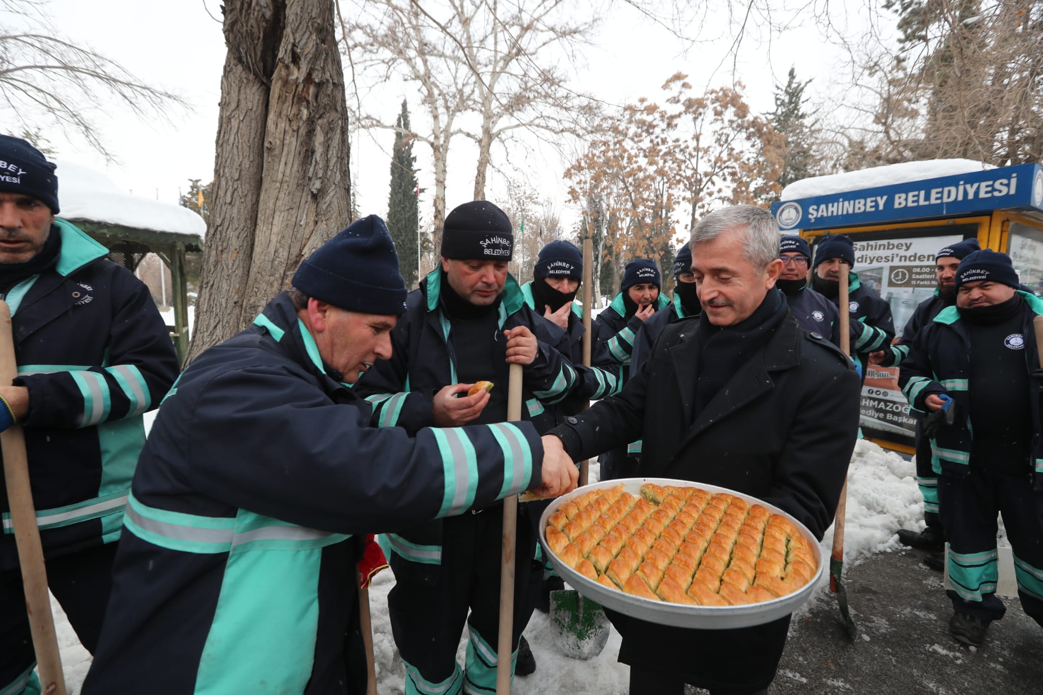 Bakanmzdan Karla Mcadele Ekiplerine Baklava kram