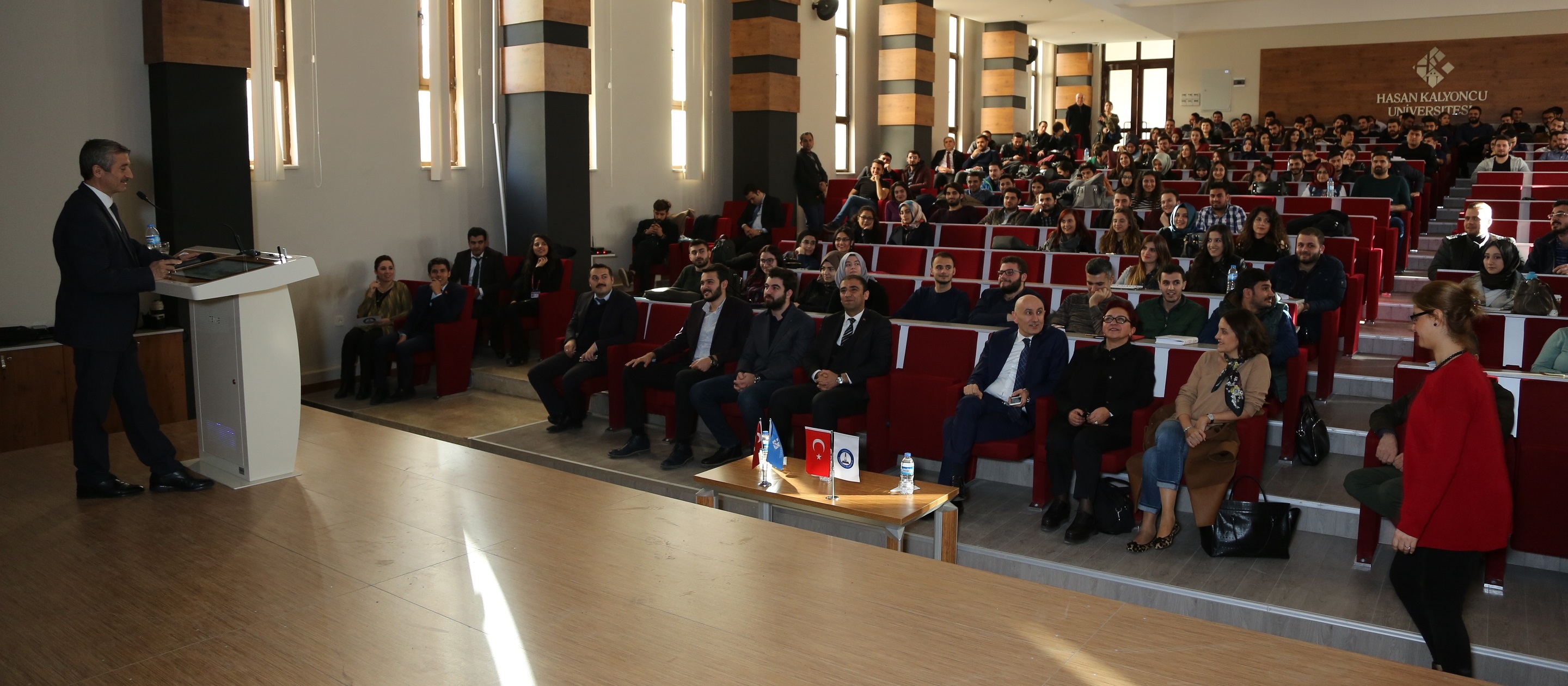Bakan Tahmazolu,rencilerle Kariyer Gnlerinde Bulutu