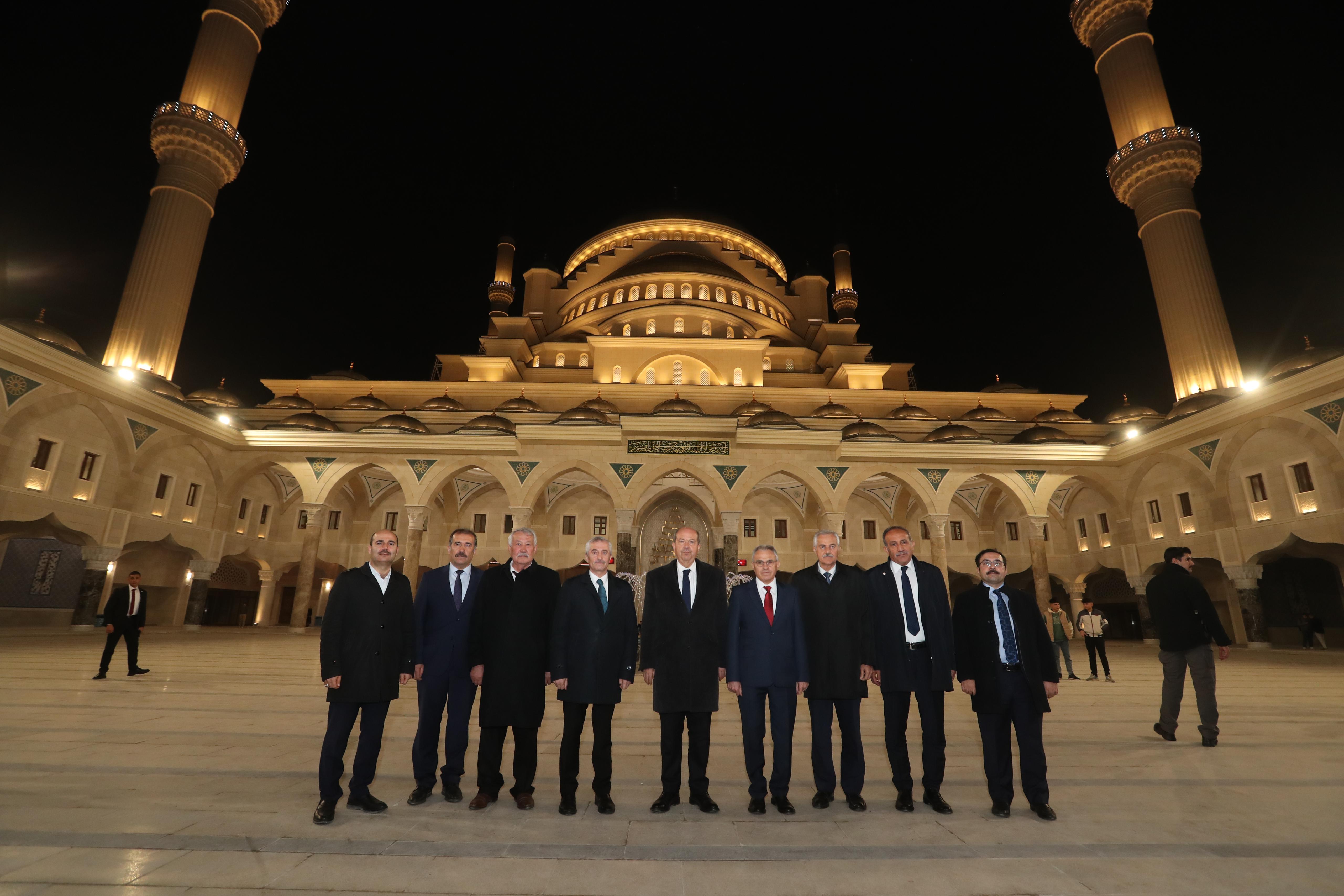 KKTC Cumhurbakan Tatar, ahinbey Millet Camiini Ziyaret Etti