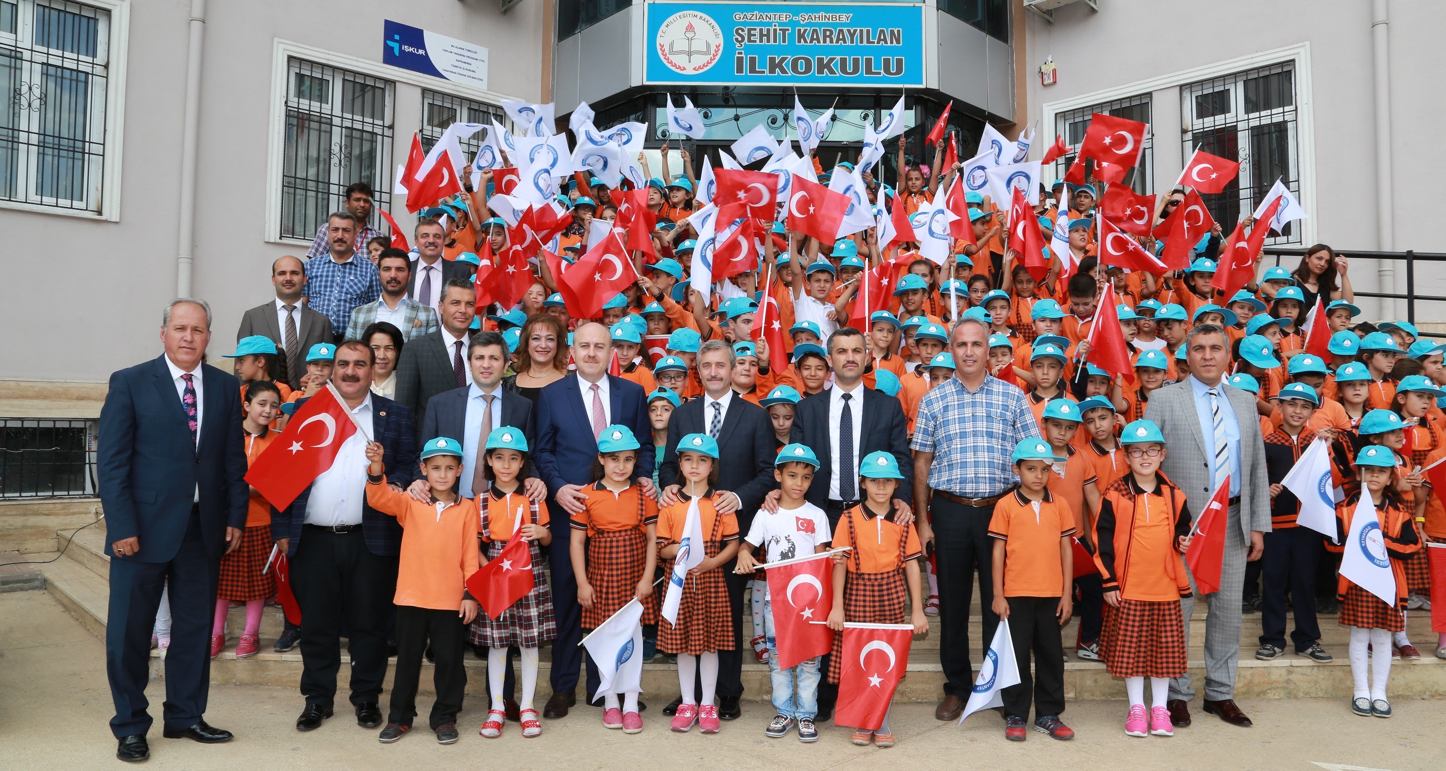 ahinbeyden 20 Bin renciye Krtasiye Yardm