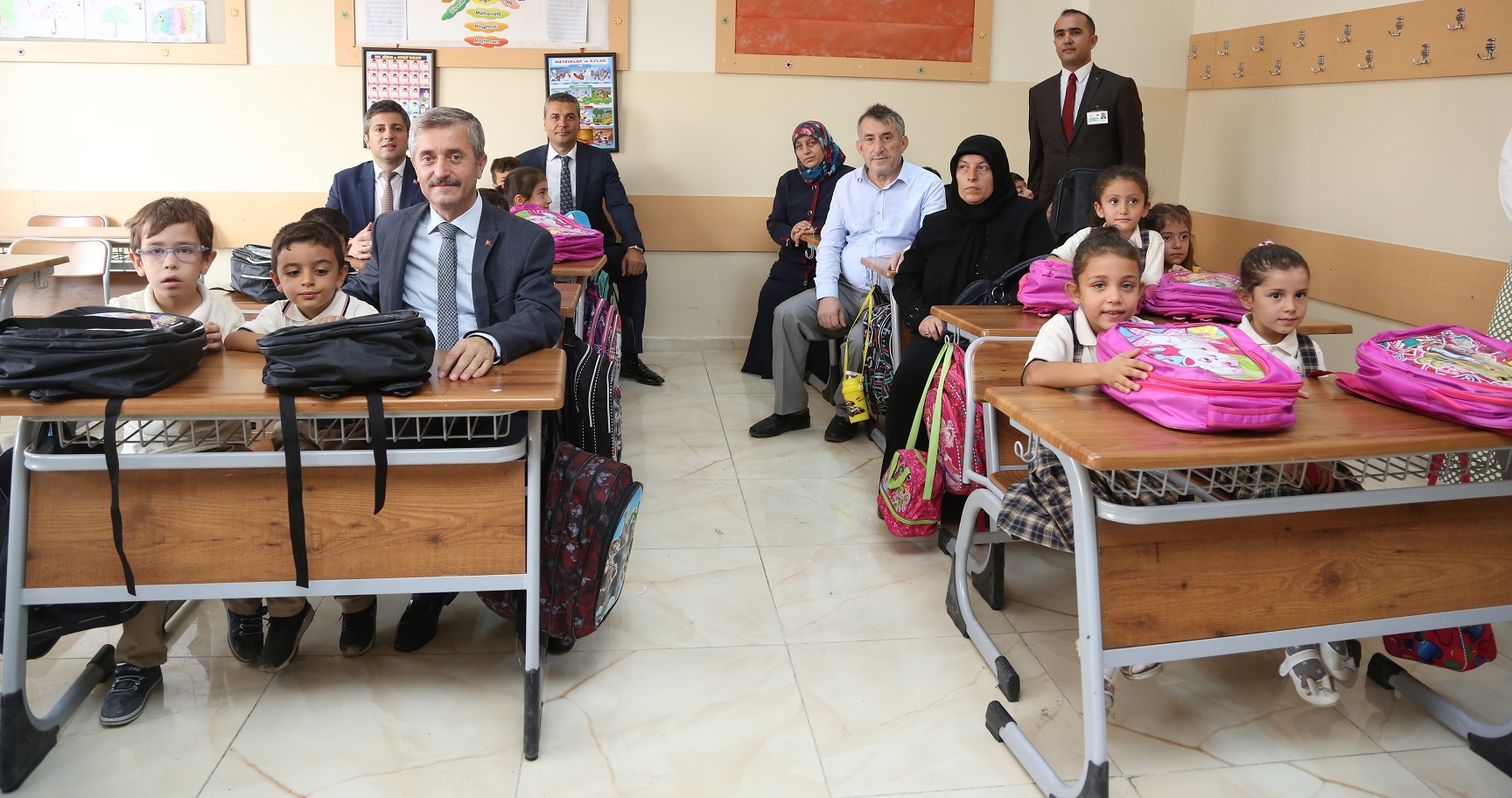 �ahinbey�den 20 Bin ��renciye K�rtasiye Yard�m�