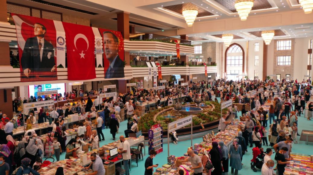 Belediyemiz Kitapseverleri Ve Yazarlar Bir Araya Getiriyor