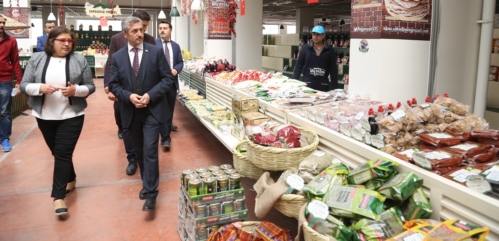 ahinbey, Alc le Satcy Ky Pazarnda Buluturuyor