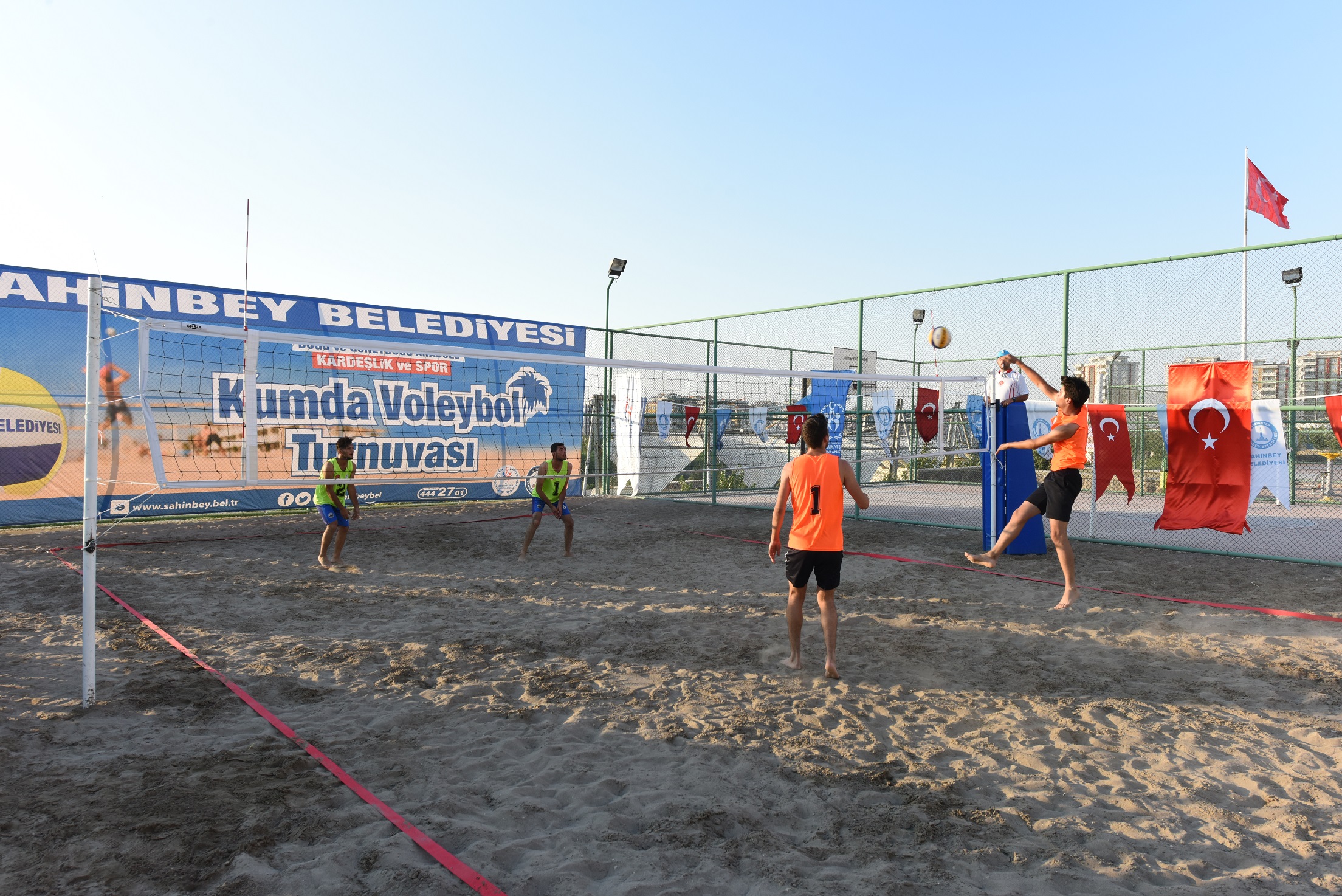 Belediyemizden Kumda Voleybol Turnuvas