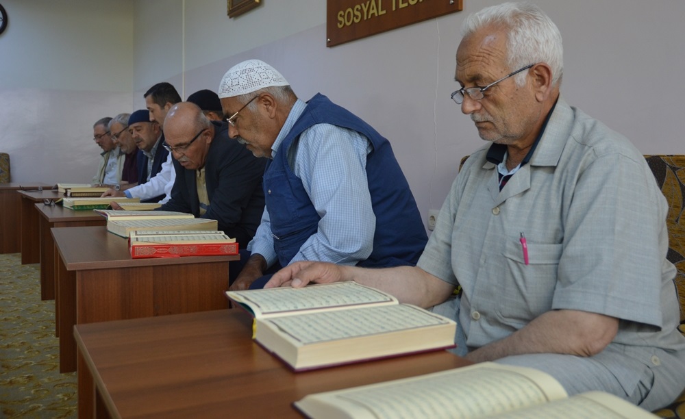 ahinbey Sosyal Tesislerinde Kuran- Kerim reniyorlar