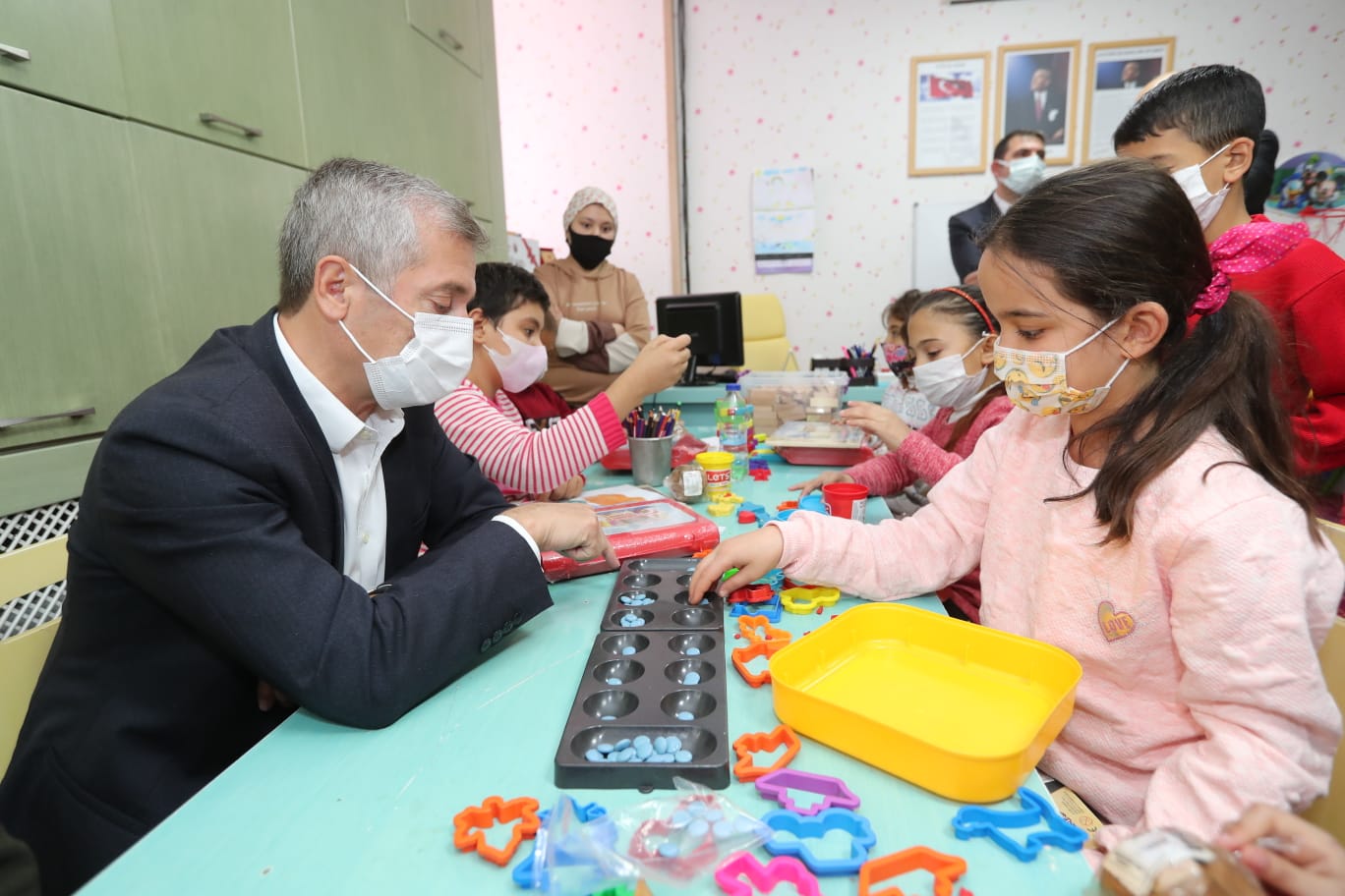 Bakanmzdan Lsemili ocuklara Moral