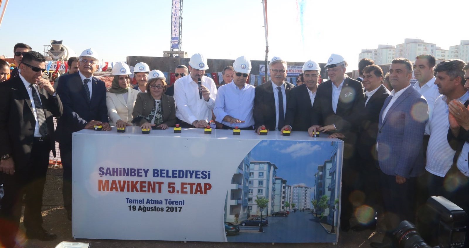 Bakan G�l, Mavikent 5. Etap Konutlar�n�n Temelini Att�