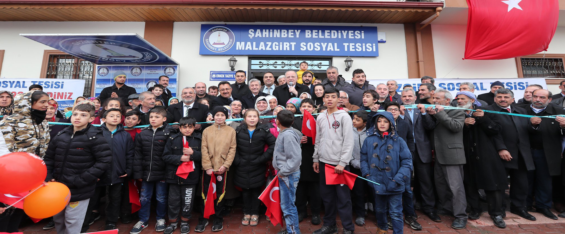 Bir Sosyal Tesis De Malazgirt Mahallesine