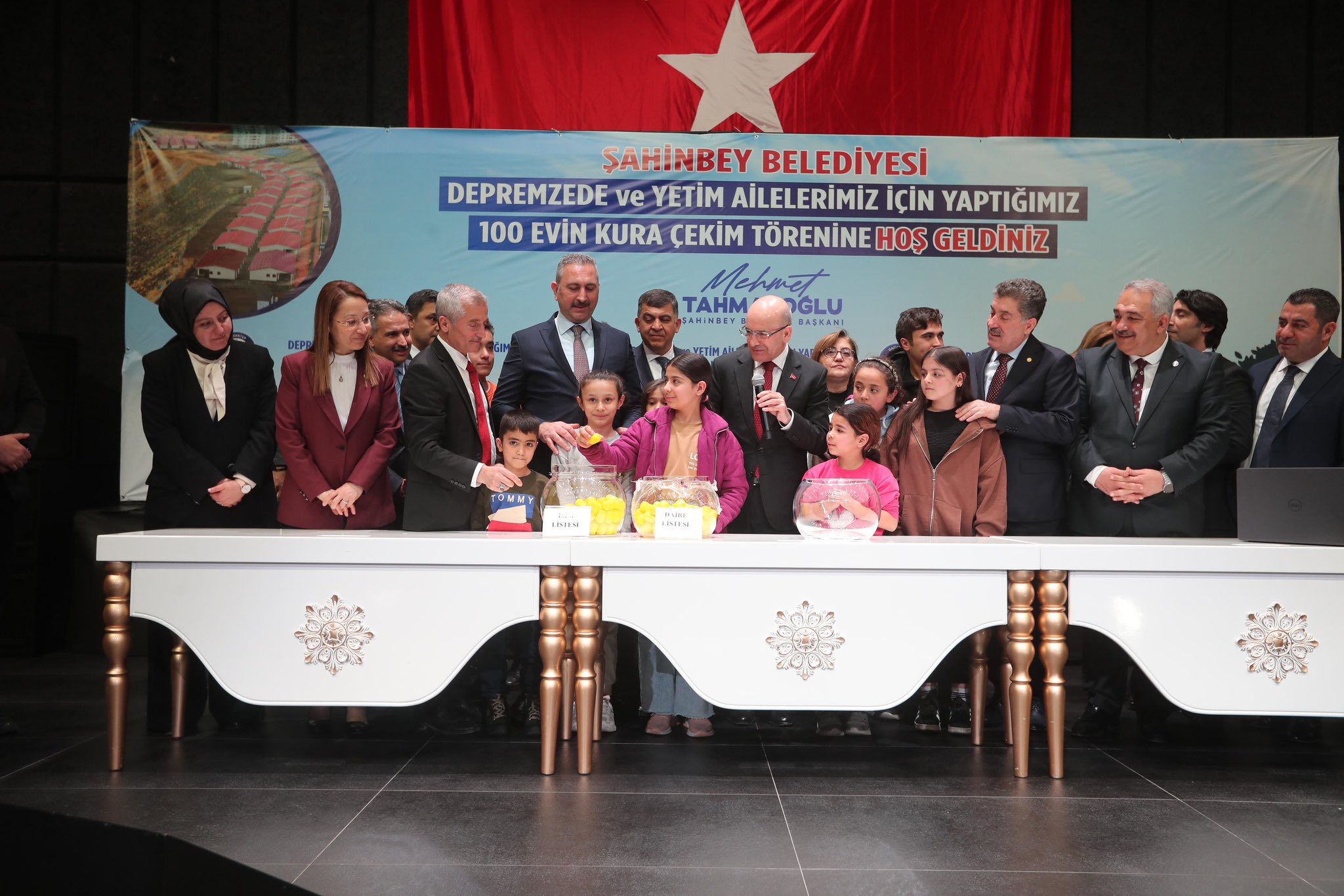Belediyemiz 100 Depremzede ve Yetim Ailenin Yzn Gldrd