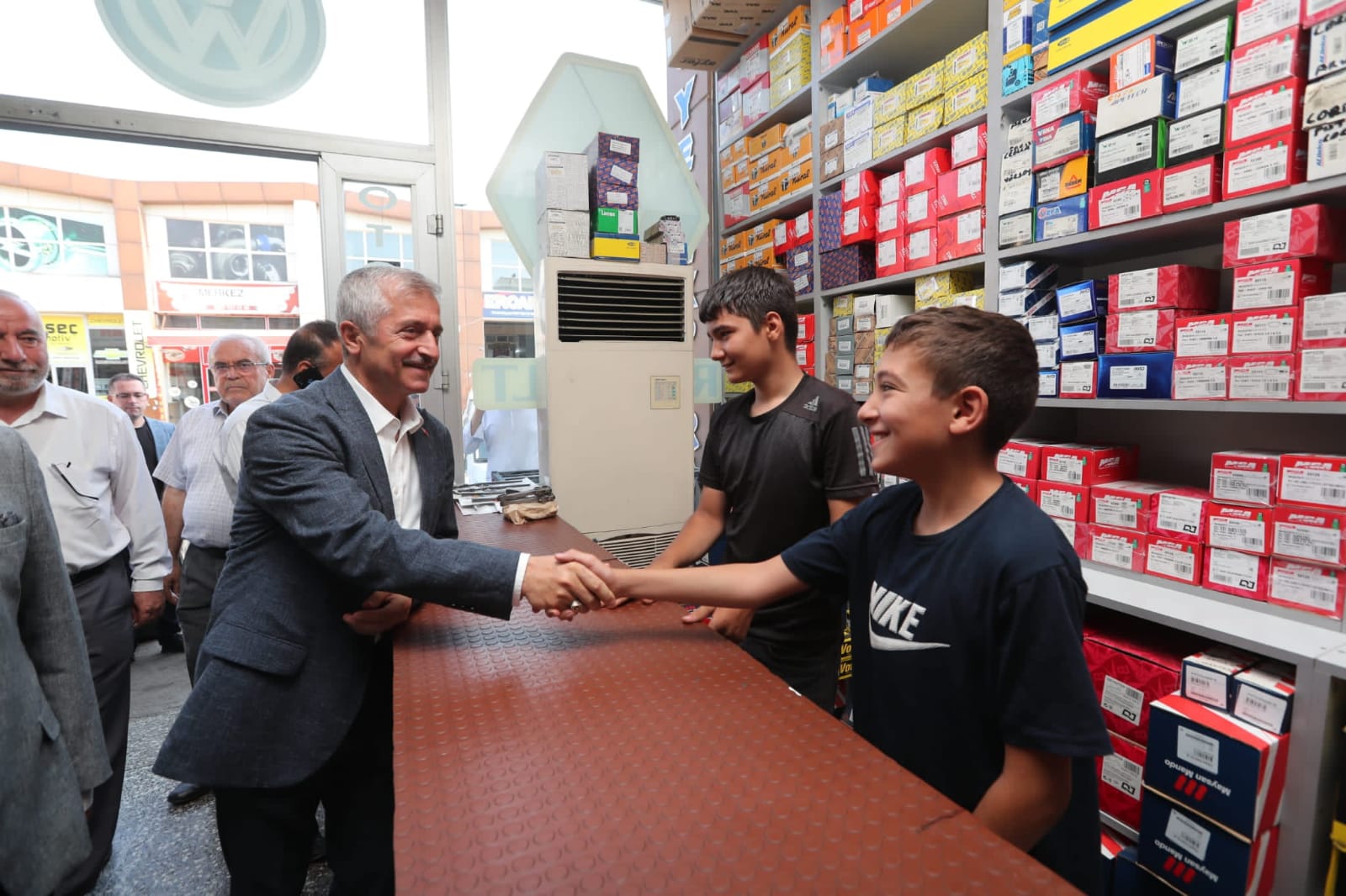 Bakanmz Ve Milletvekili Kirazolu Mesleki Eitim rencileri le Bir Araya Geldi