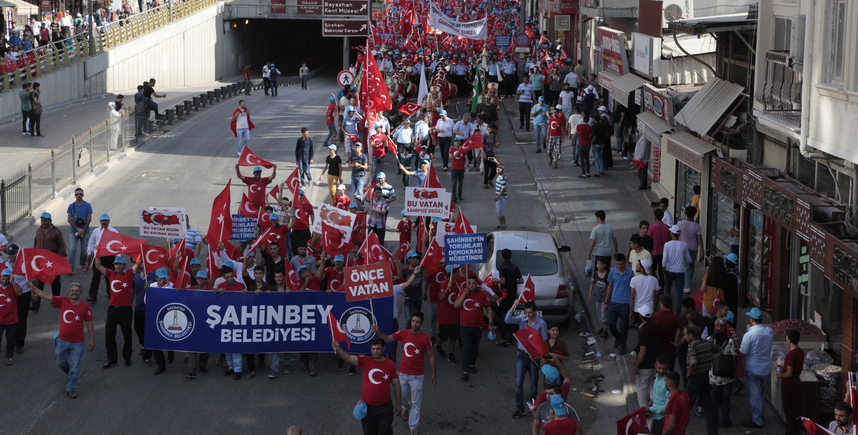 ahinbeyden Demokrasi Yry