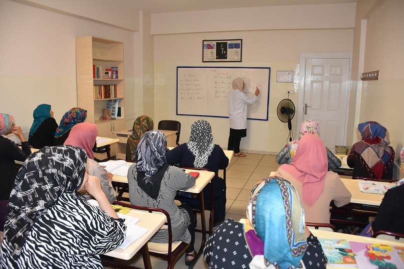 Belediyemiz Sosyal Tesislerinde Okuma Yazma reniyorlar
