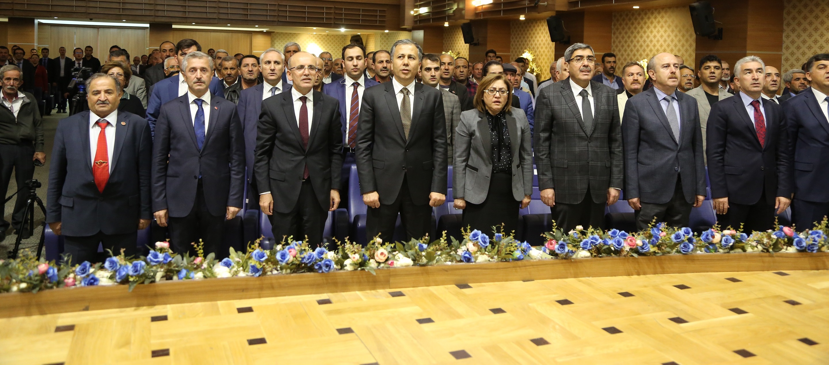Bakan imek, ahinbey Belediyesinde Muhtarlarla Bir Araya Geldi