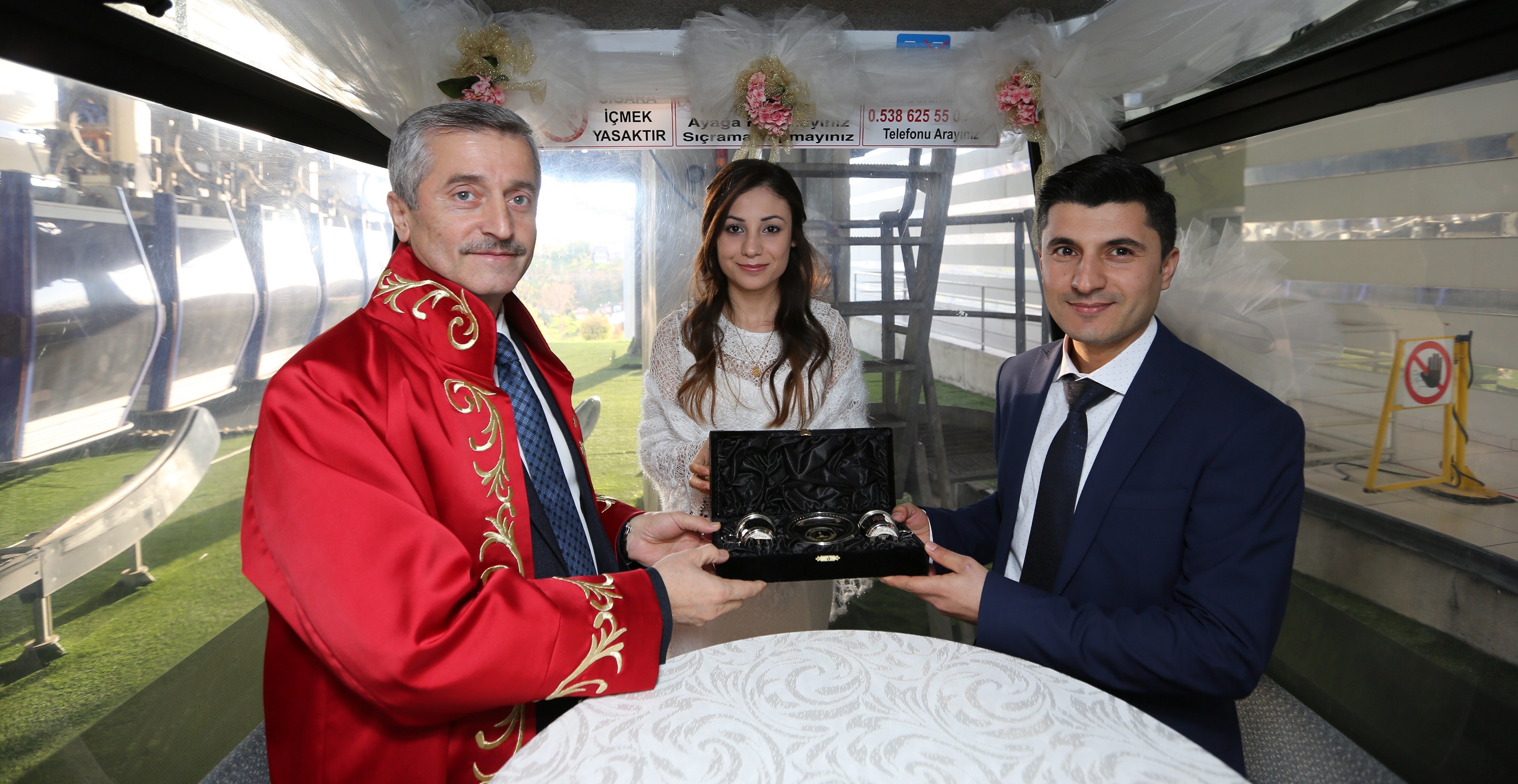 Ayaklar Yerden Kesen Nikh