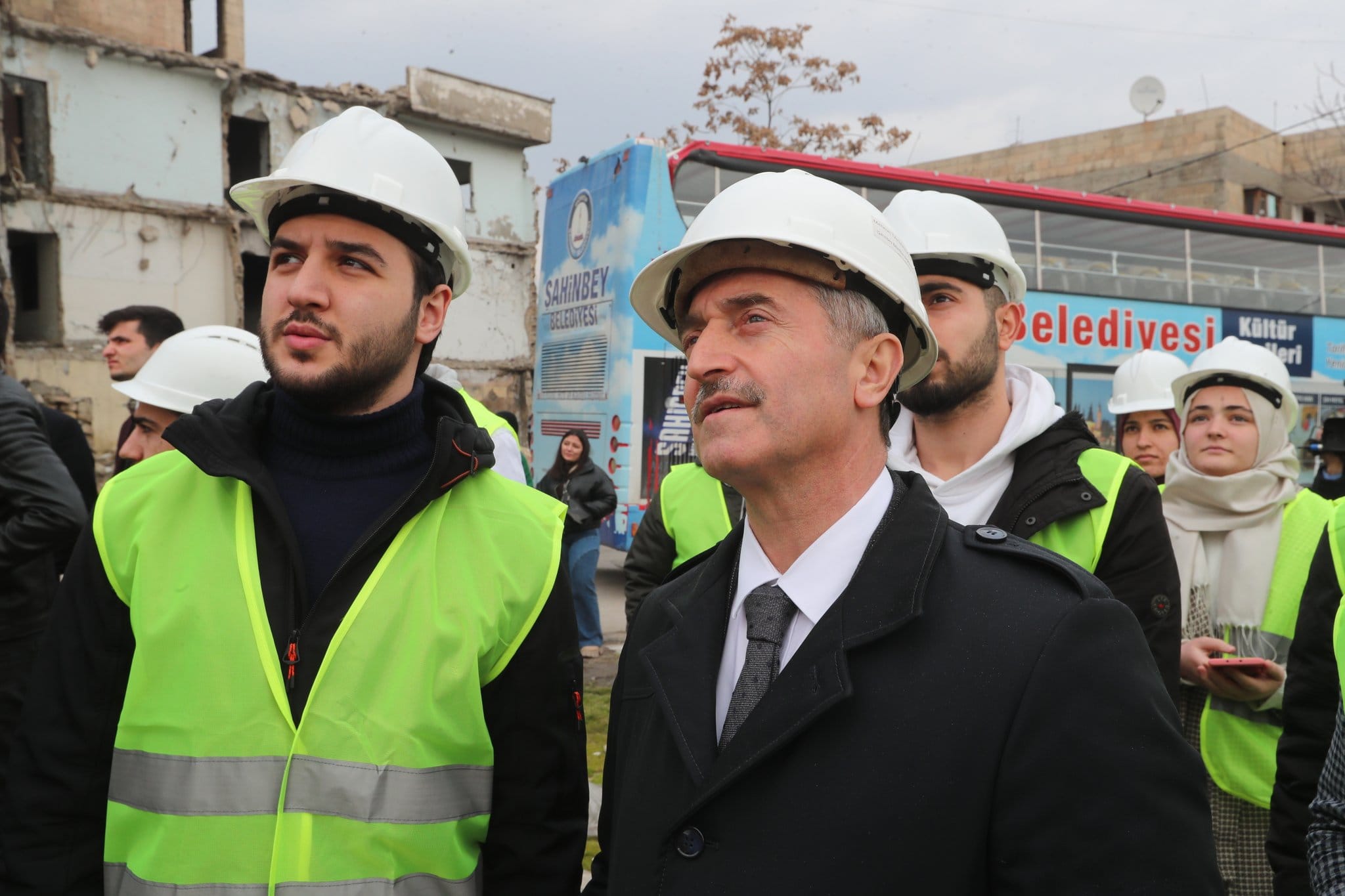 Bakanmz niversite rencileriyle Birlikte Ykm almalarn nceledi
