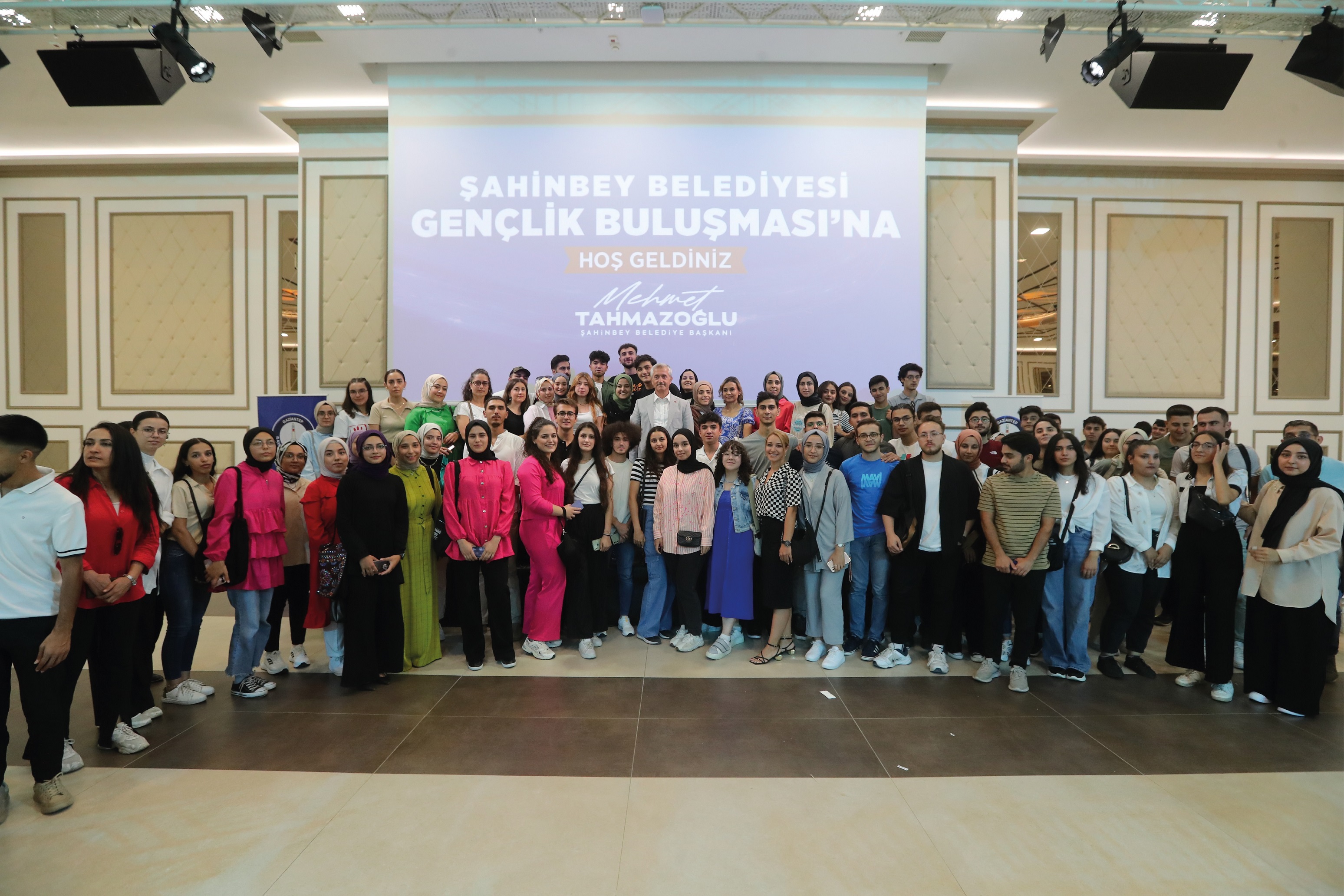 Bakanmz niversite rencilerine 270 Milyonluk Dev Destek