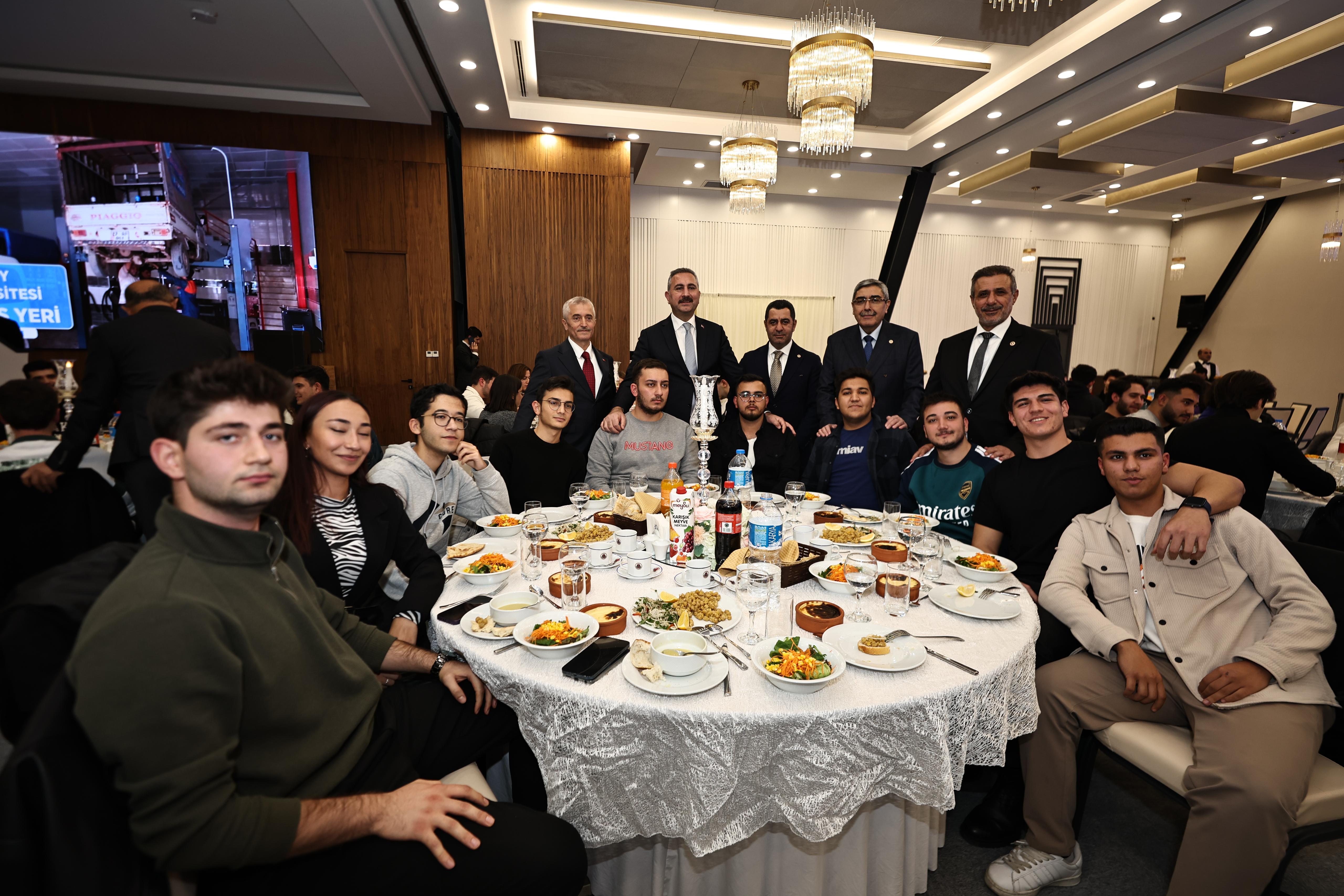 Başkanımız Gurbetteki Şahibeyli Üniversitelilerle Bir Araya Geldi