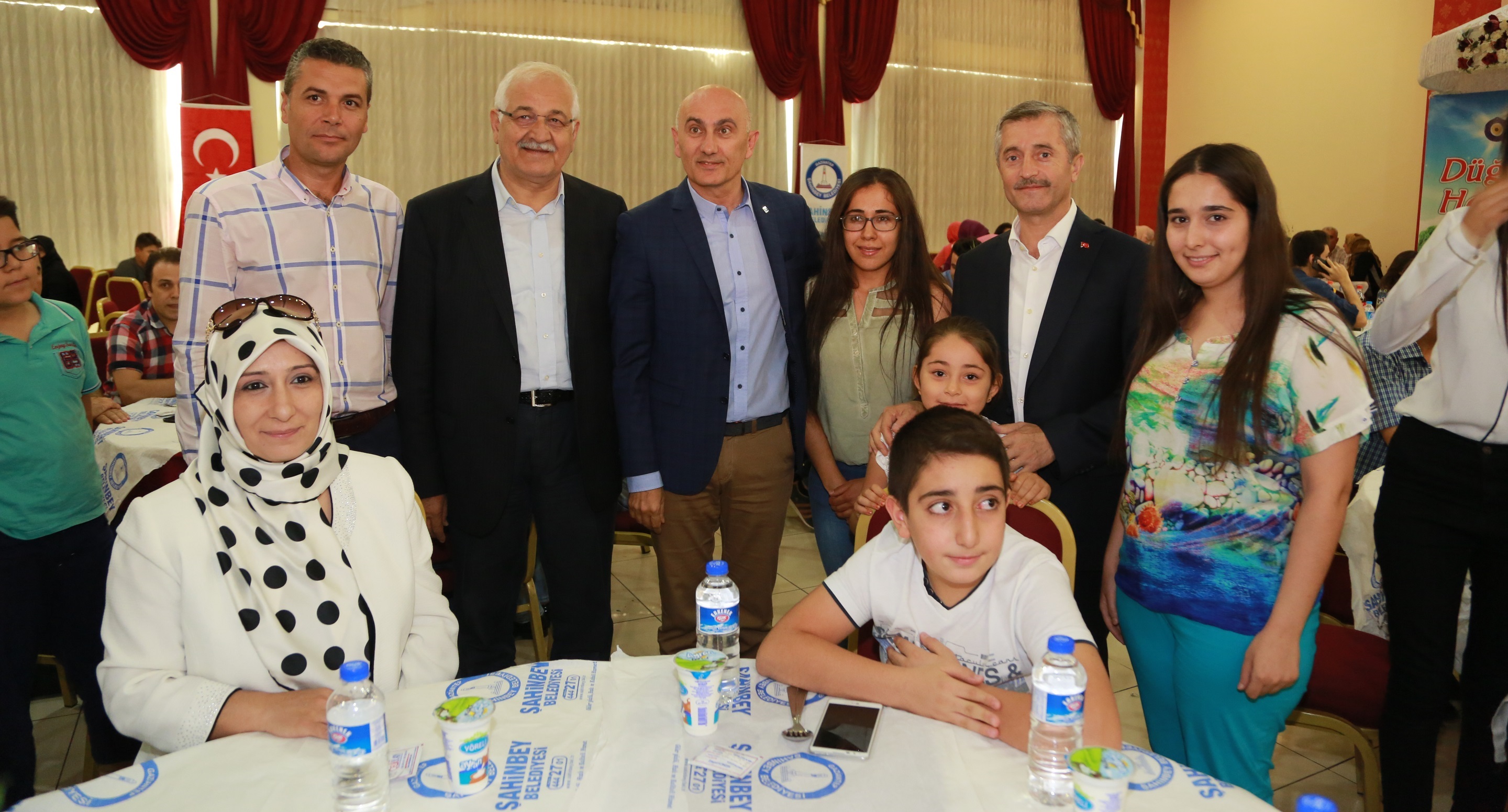 Bakan Tahmazolu, rencilerle Yemekte Bulutu