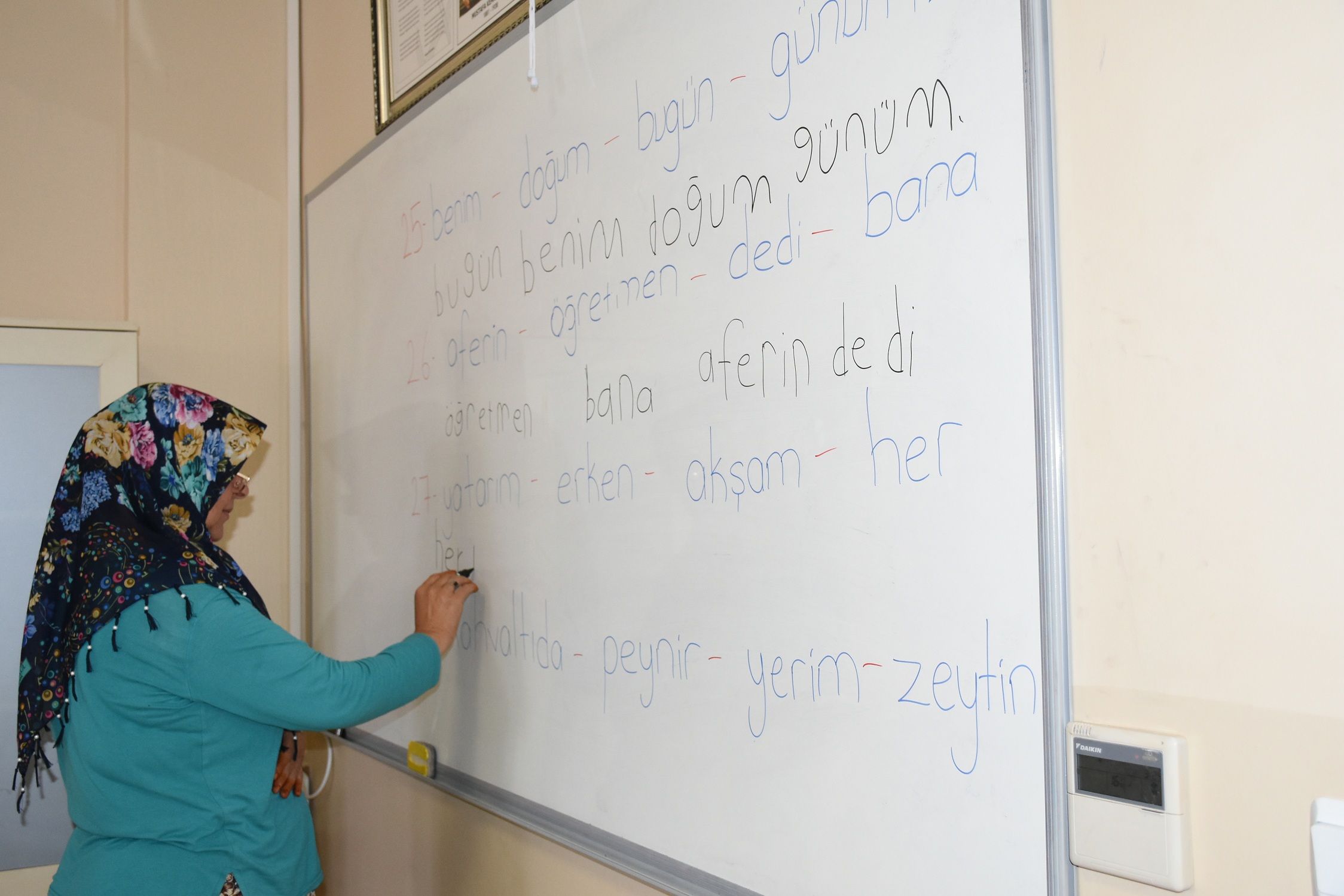 ahinbey Belediyesi Sosyal Tesislerinde Okuma Yazma reniyorlar