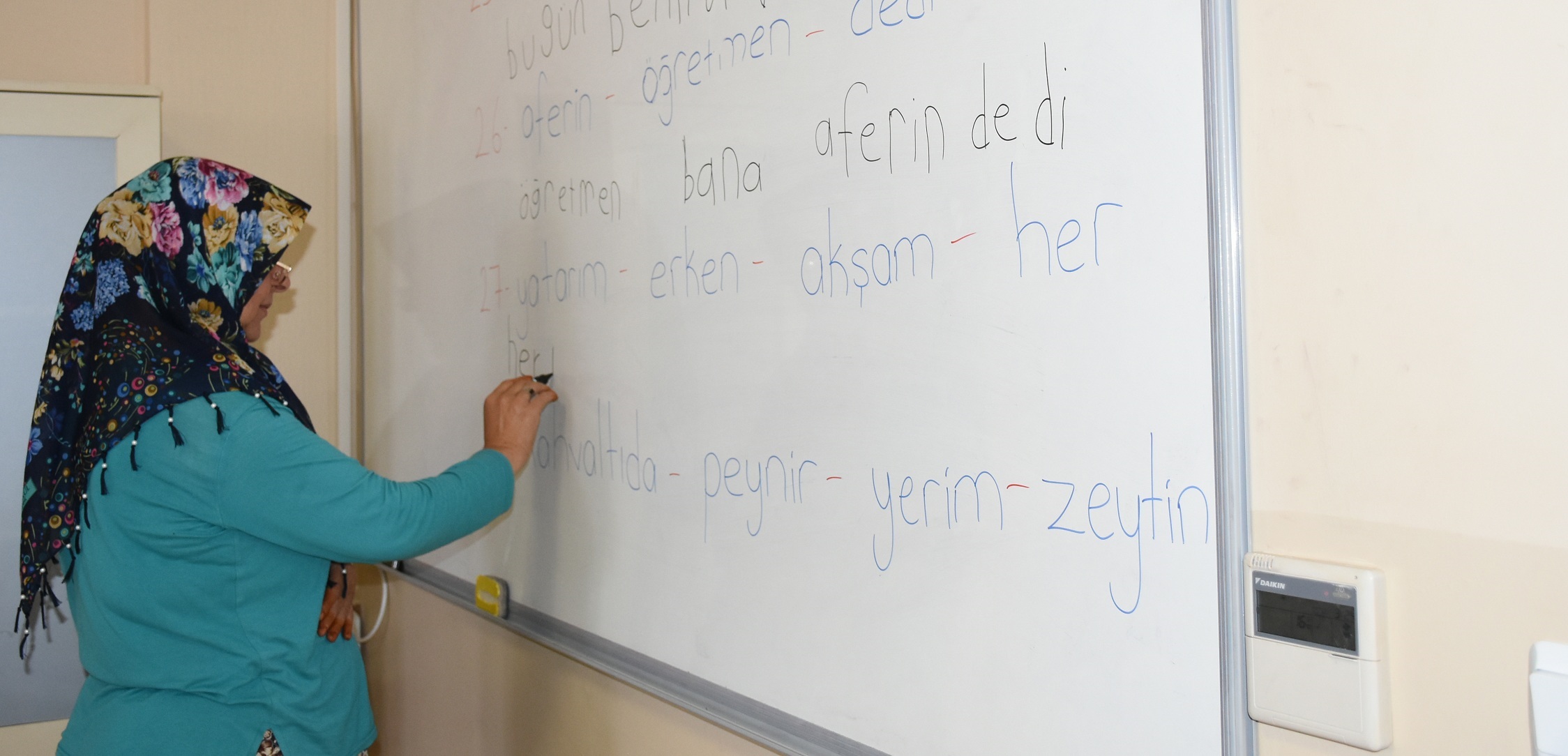 Sosyal Tesislerimizde Okuma Yazma reniyorlar