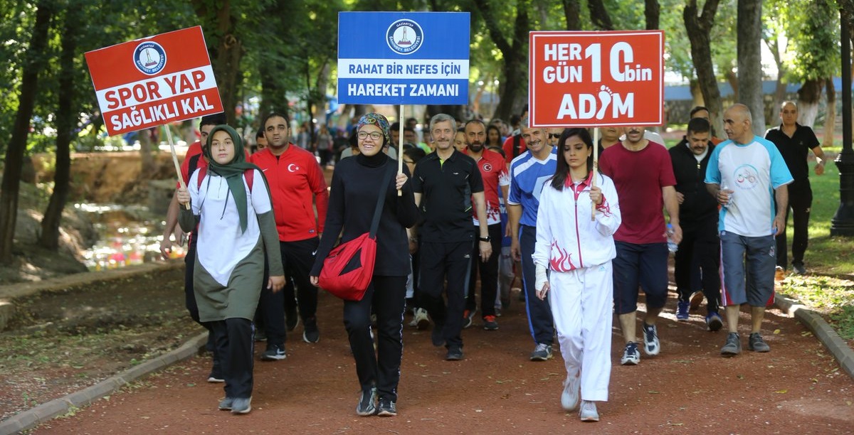 Bakanmz: "Salkl Bir Yaam in Her Gn 10 Bin Adm Atn"