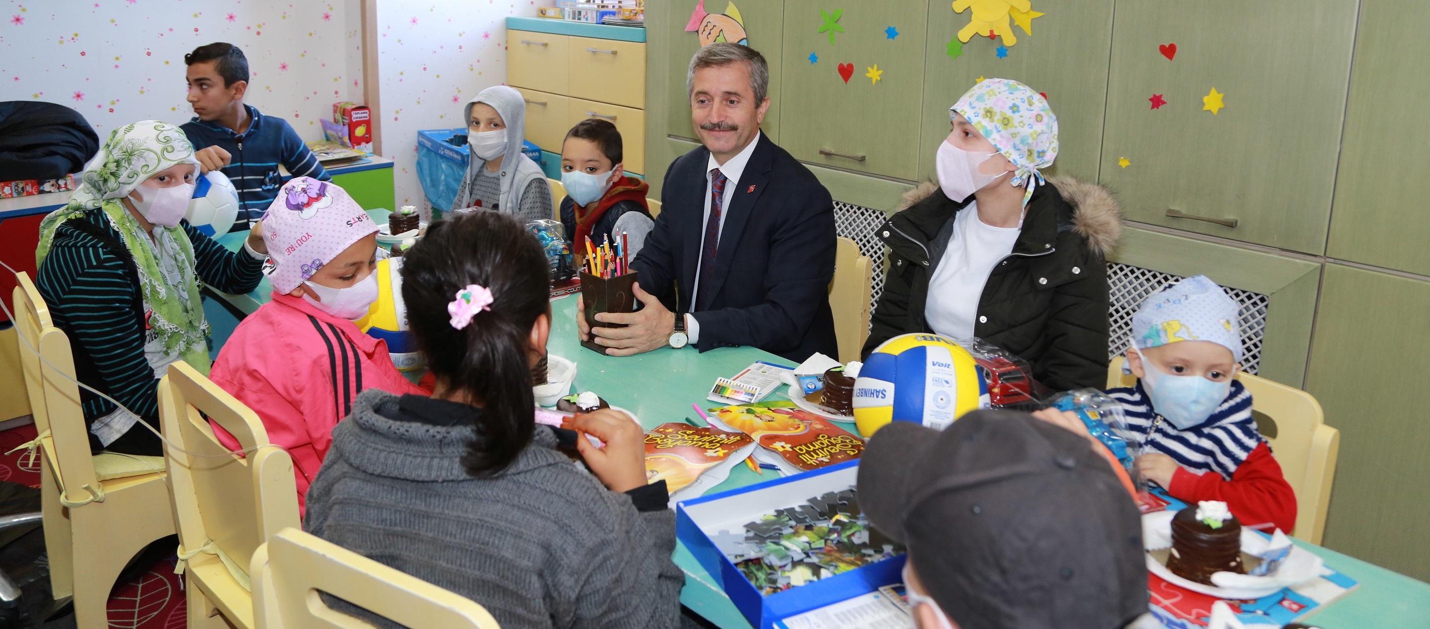 Bakan Tahmazolu Lsemili ocuklar Ziyaret Etti