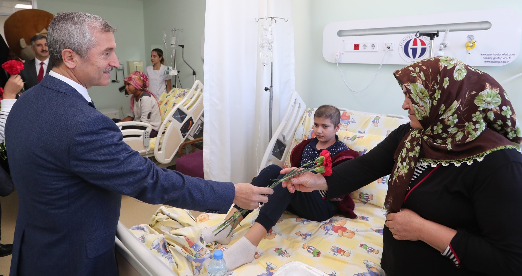 Bakanmzdan Lsemili ocuklara Moral Ziyareti