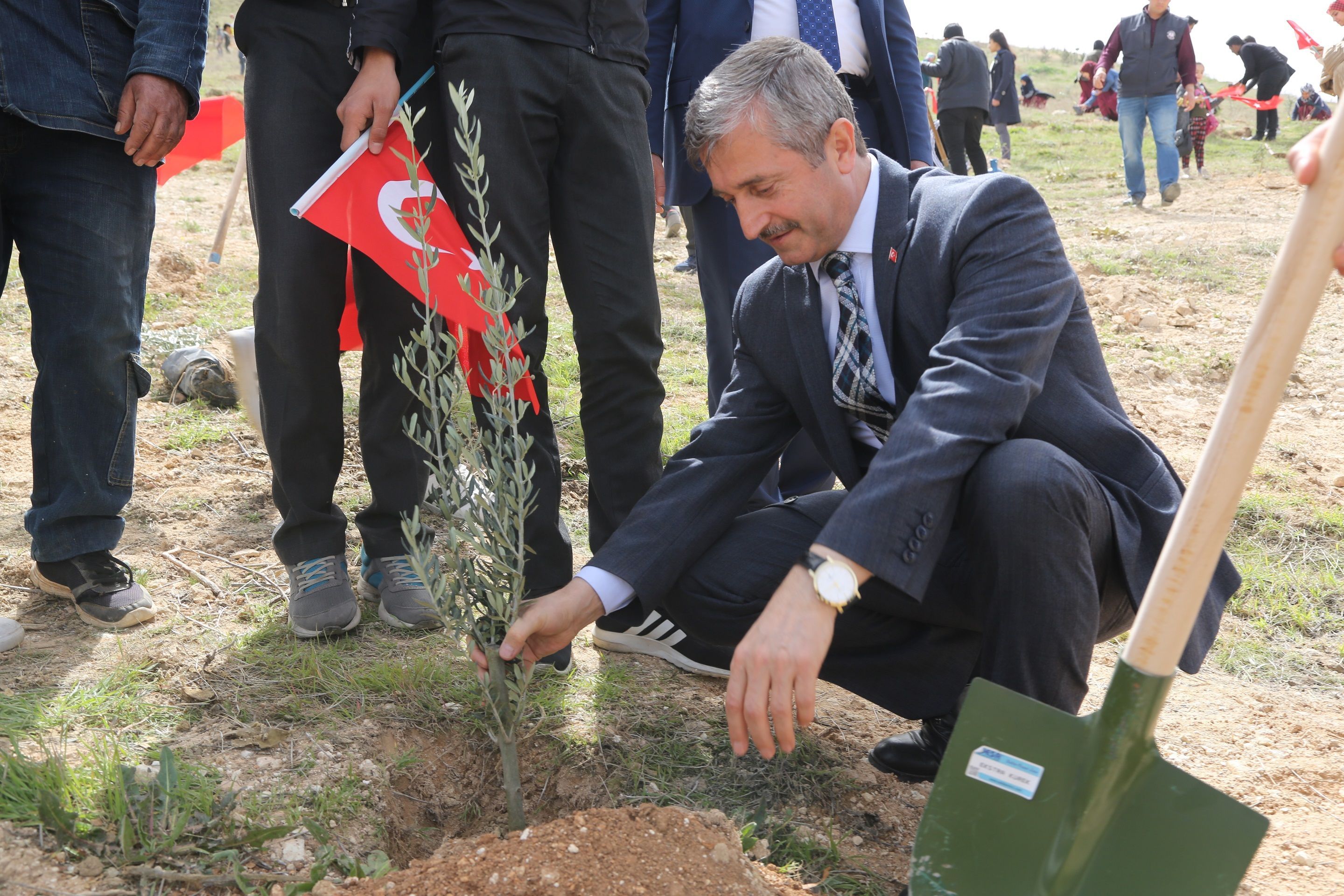 Belediyemiz Daha Yeil Bir Gaziantep in 3.968.102 Fidan Toprakla Buluturdu