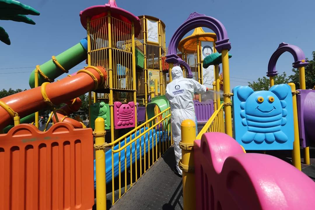 Belediyemizin Parklarda Dezenfekte almalar Sryor