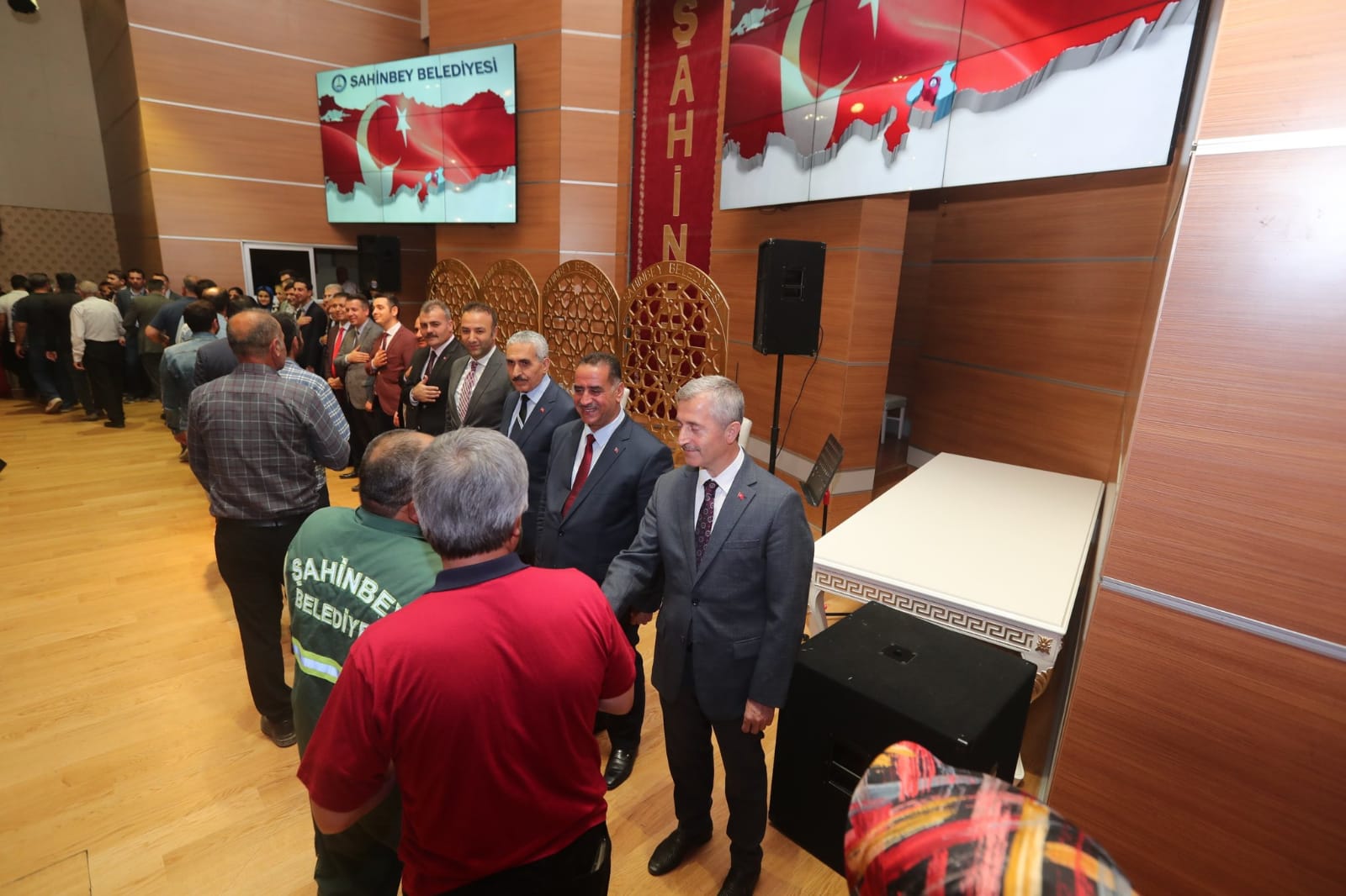 Bakanmz Mesai Arkadalar le Bayramlat