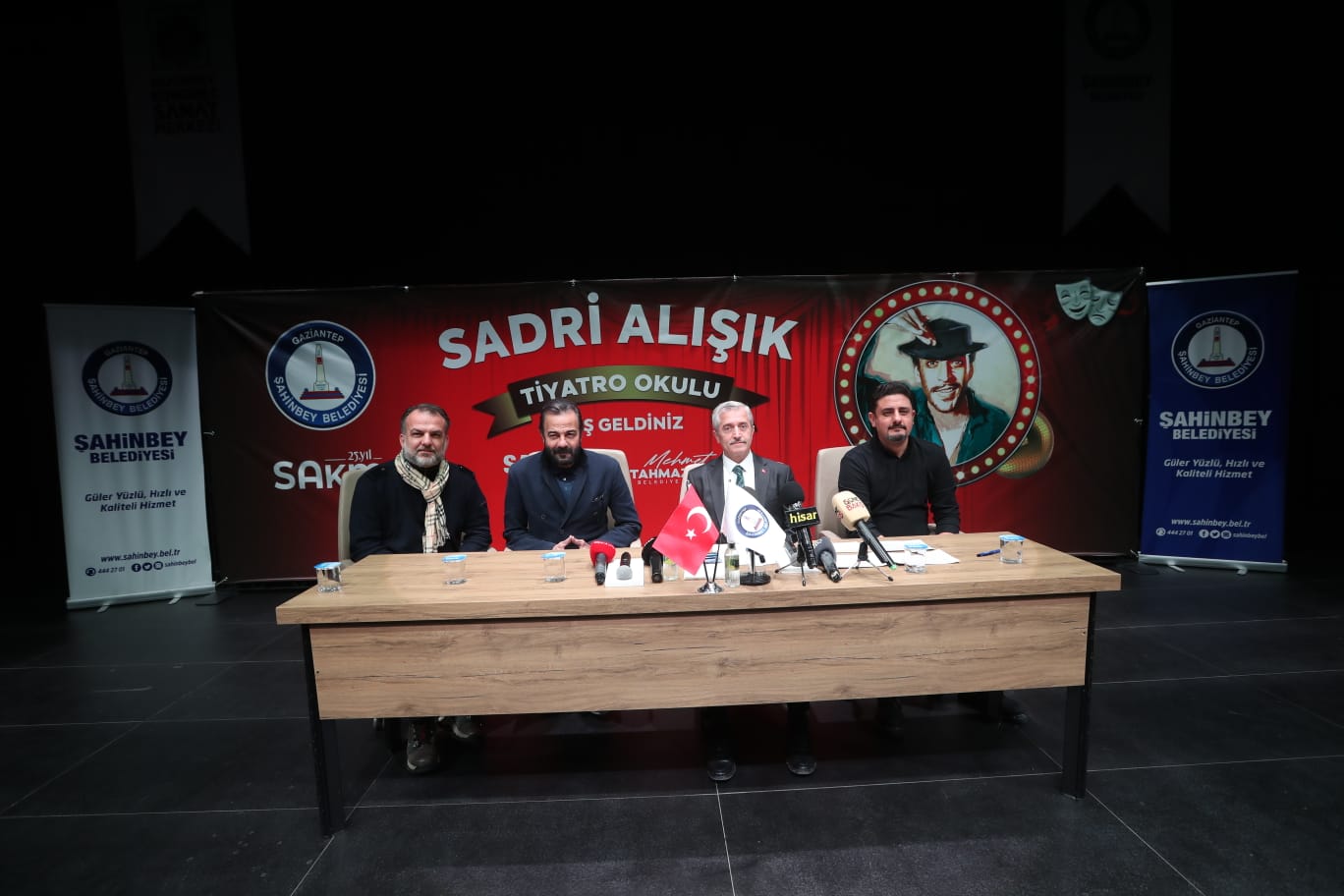 Bakanmz; Sadri Alk Tiyatro Okulunu Tantt