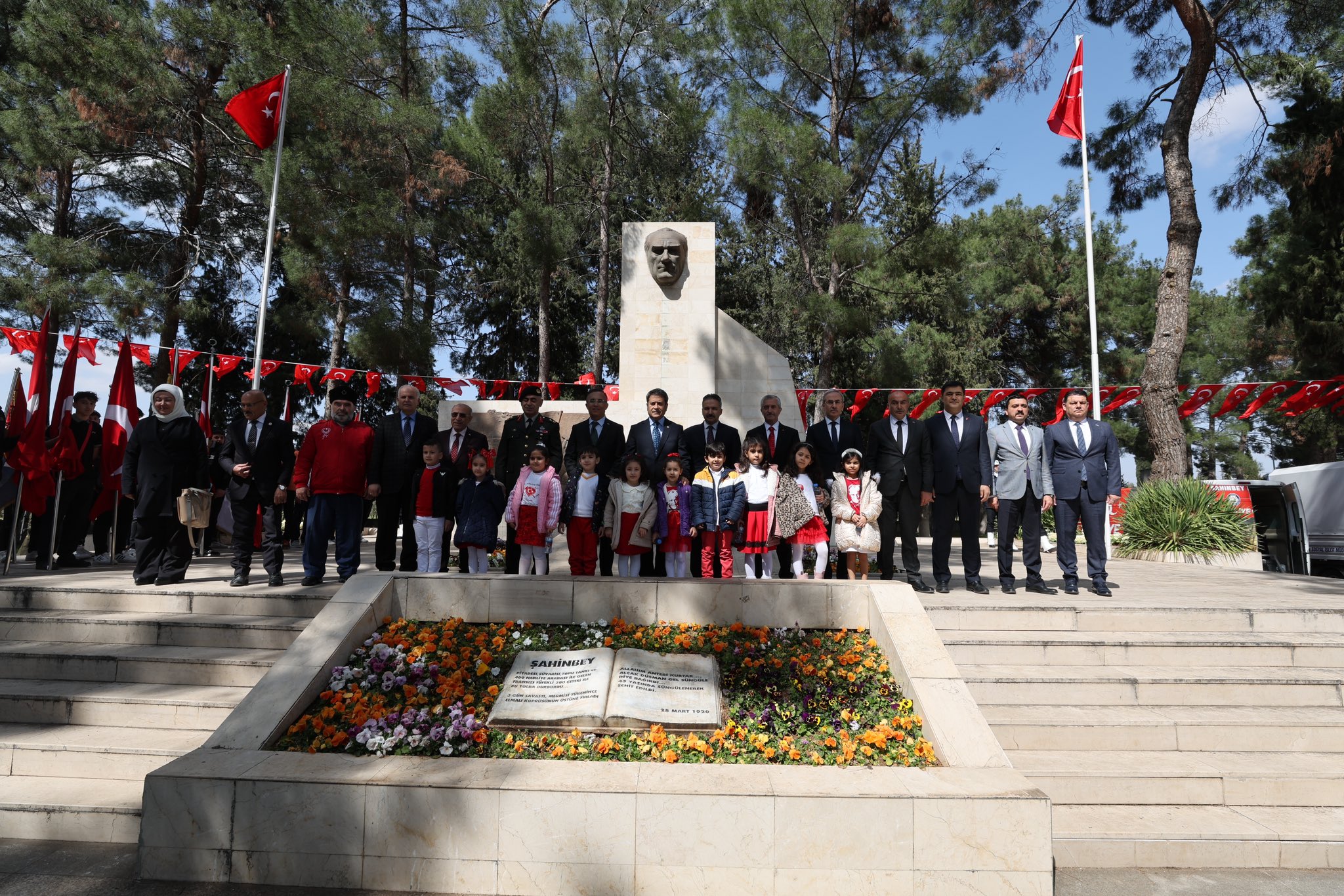 Kahraman ahin Bey ehit Ediliinin 104. Ylnda Anld