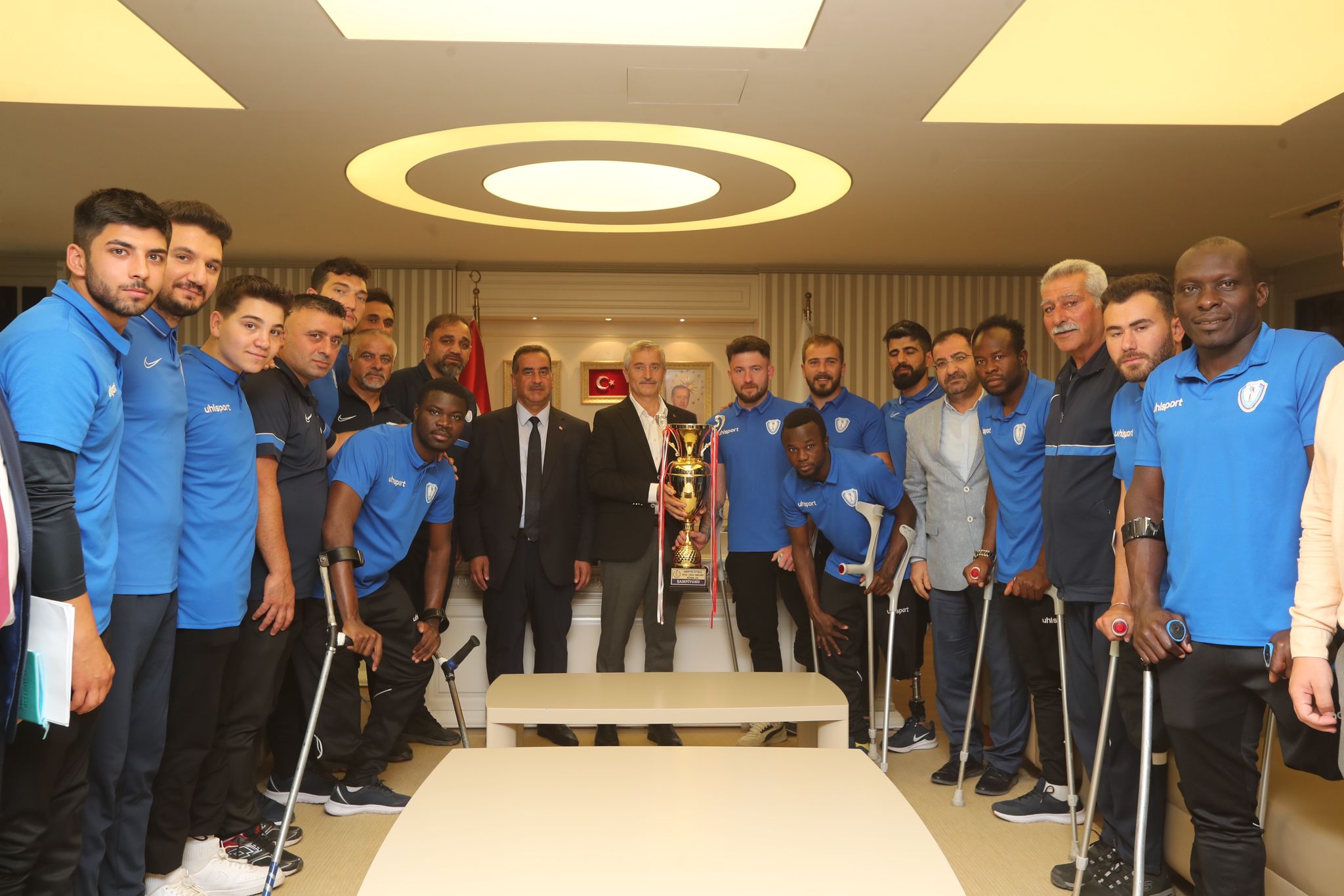 Belediyemiz Ampute Futbol Takmndan ifte Kupa