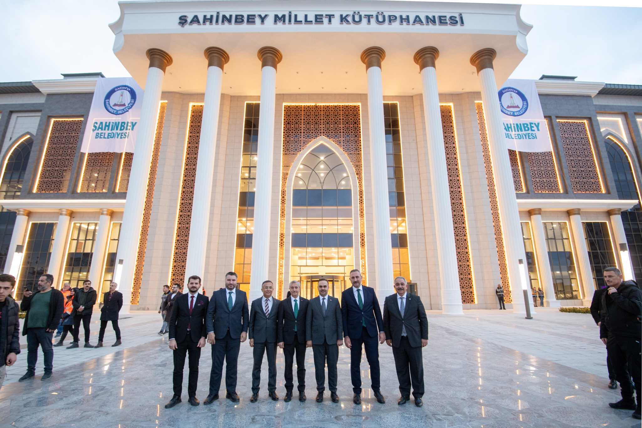Bakan Kacır´dan Belediyemizin Devasa Eserlerine Tam Not