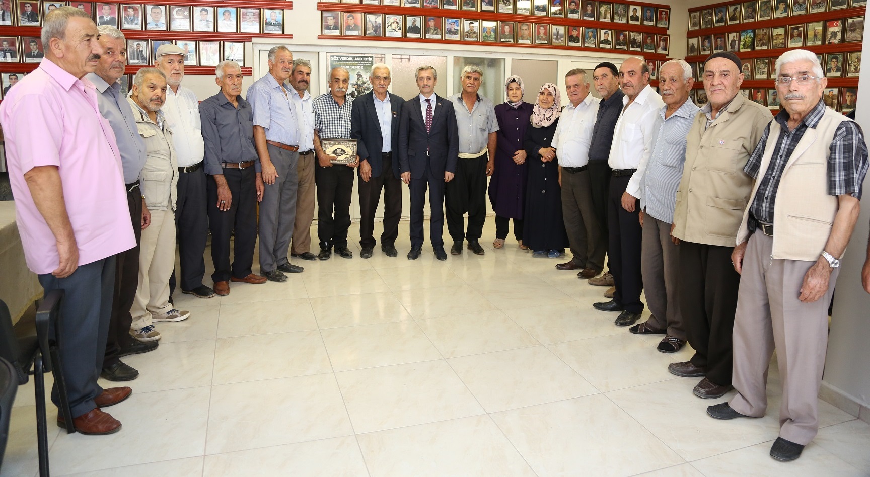 Ba�kan Tahmazo�lu, �ehit Ailelerini Ziyaret Etti