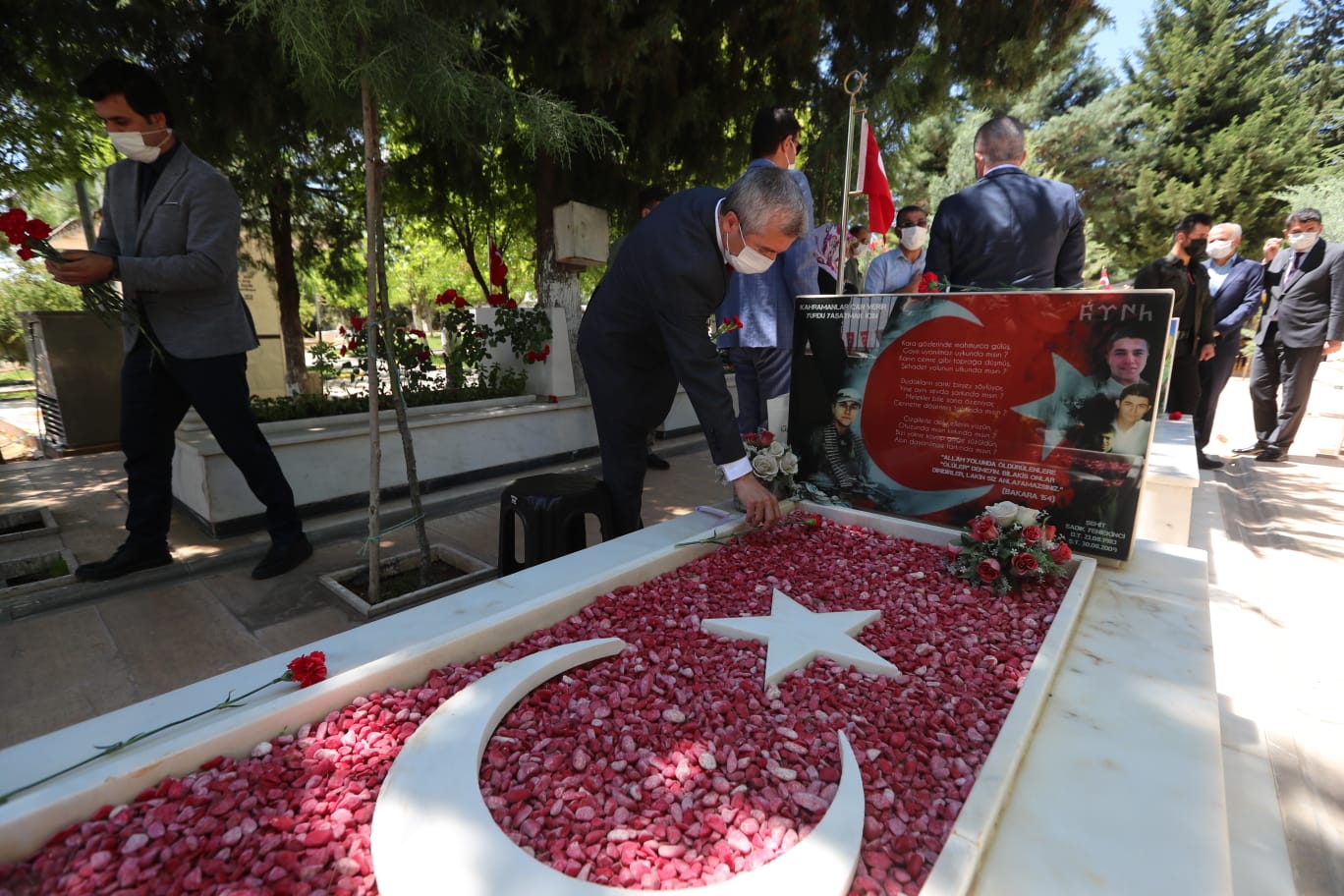 Bakanmz ehit Aileleri le Birlikte ehitler in Dua Etti