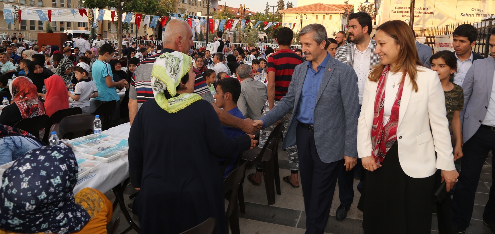 Bakbak, h Meydannda ftar Sofrasna Katld