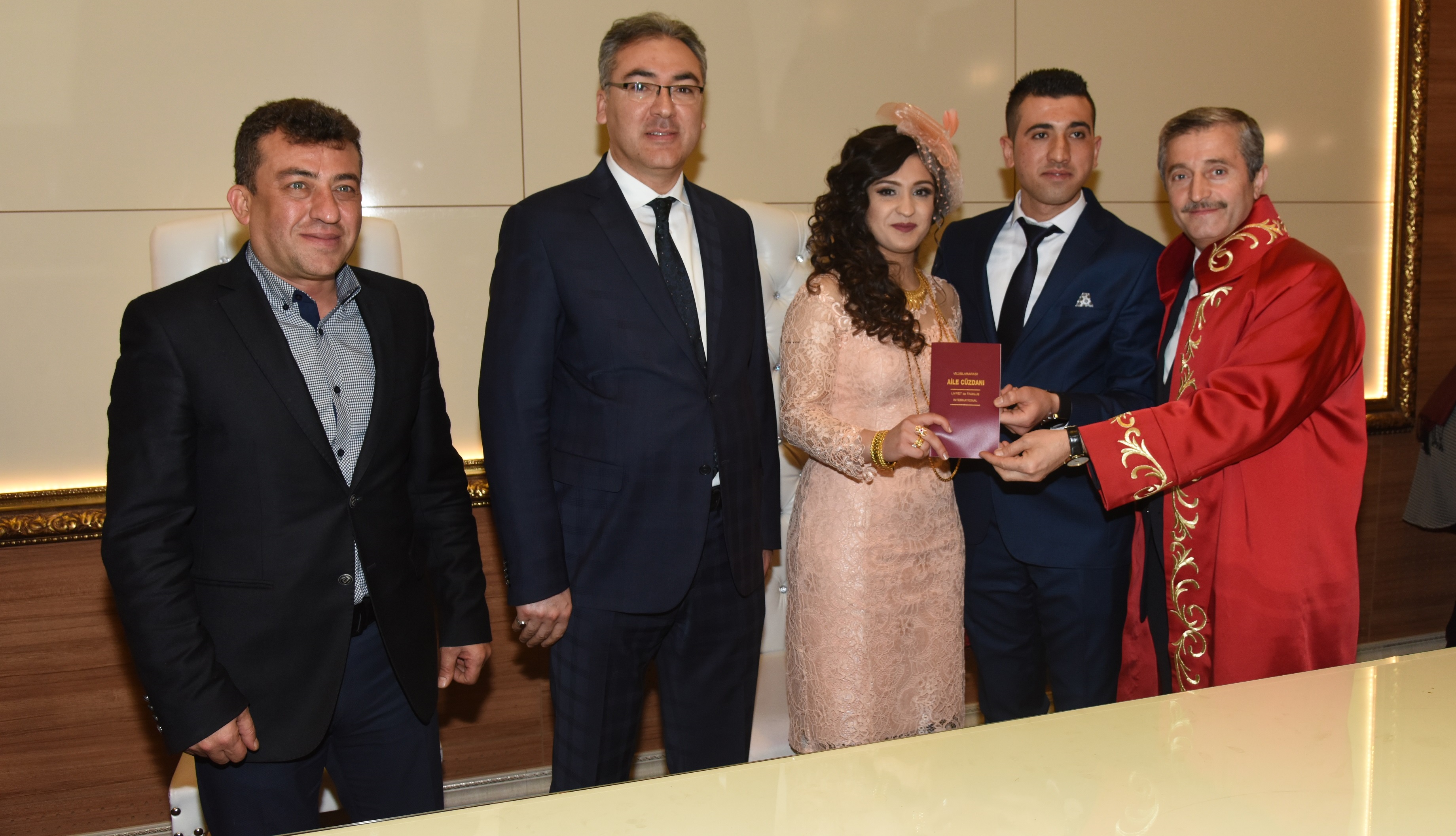 Sevgililer G�n�n de 83 �ift Mutlulu�a �ahinbey�de Evet Dedi