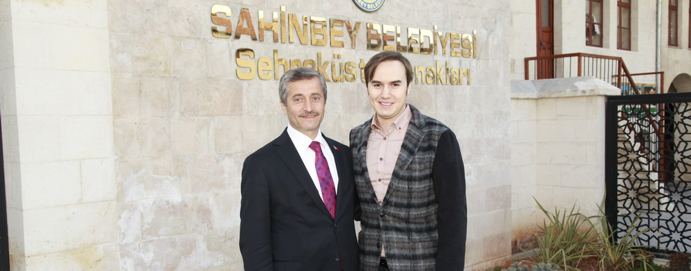 Sanat Mustafa Ceceli, ahinbeyde Yaplan almalara Hayranm