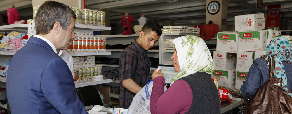 Bakan Tahmazolu, "Sosyal Marketimizde 4200 Aile Faydalanyor"