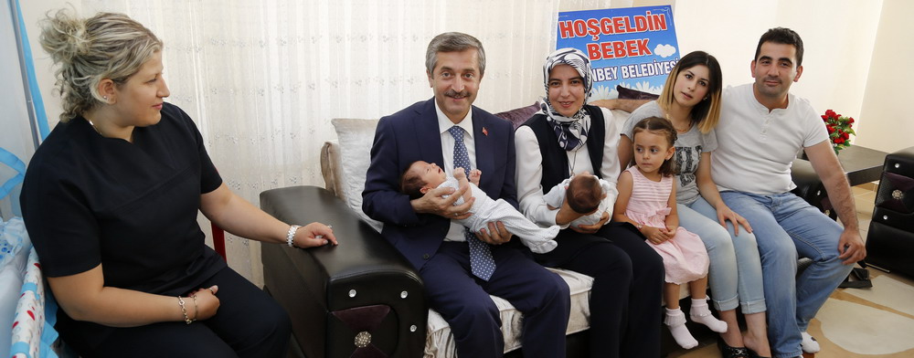 Ba�kan Tahmazo�lu, 20 Bininci Bebe�e "Ho� Geldin" Dedi