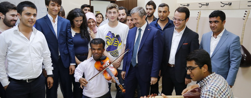 Bakan Tahmazolu, "Btemizi Vatandamza Yatrm Olarak Yanstyoruz"