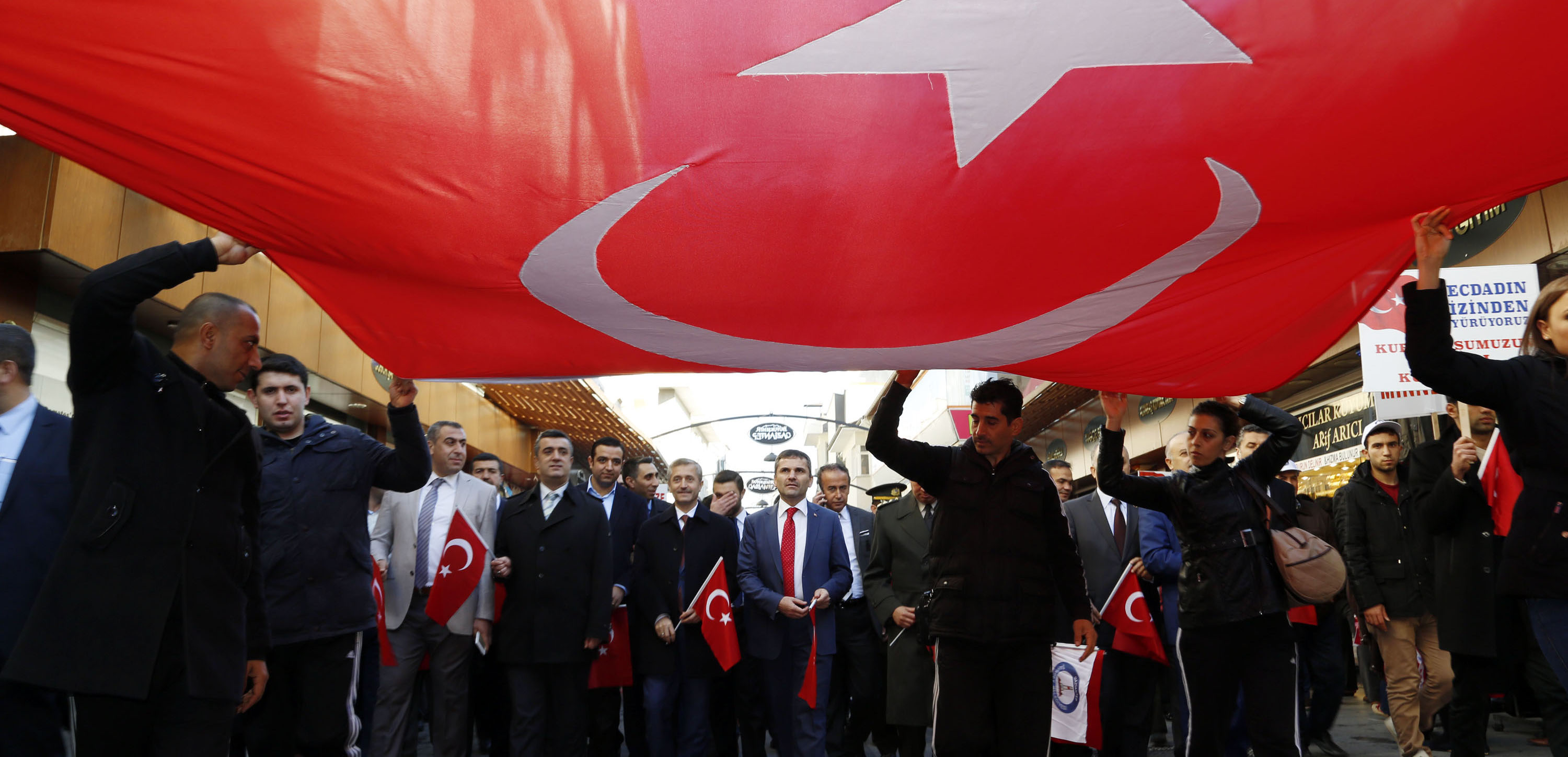 "Ecdadn zinden" Yryne Binlerce Kii Katld
