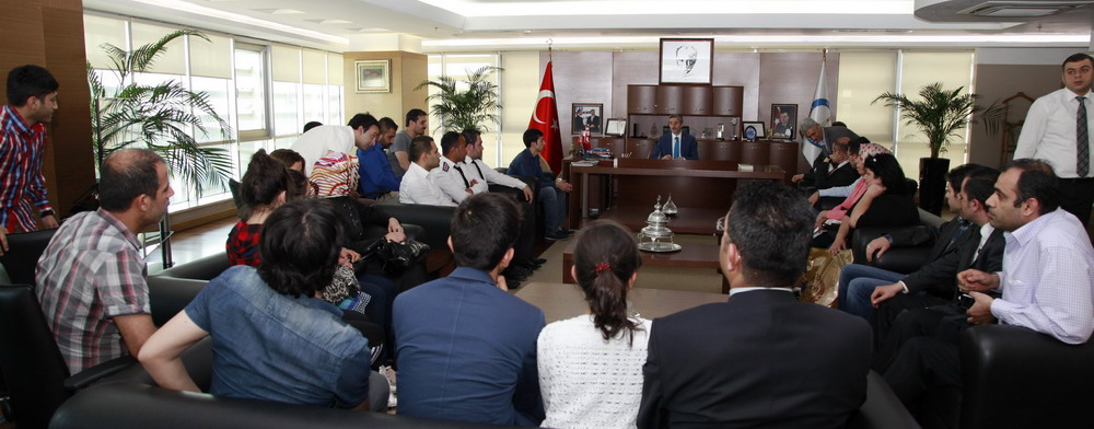 Bakan Tahmazolu Twitter ve Facebookta Sordu Takipileri Cevap Verdi